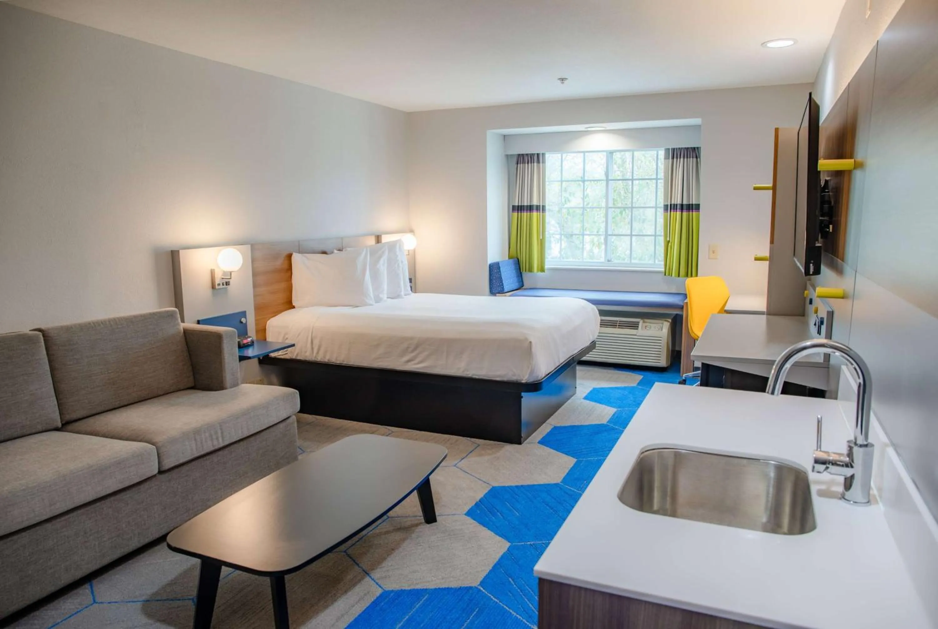 Photo of the whole room, Bed in Microtel Inn & Suites by Wyndham Kingsland Naval Base I-95