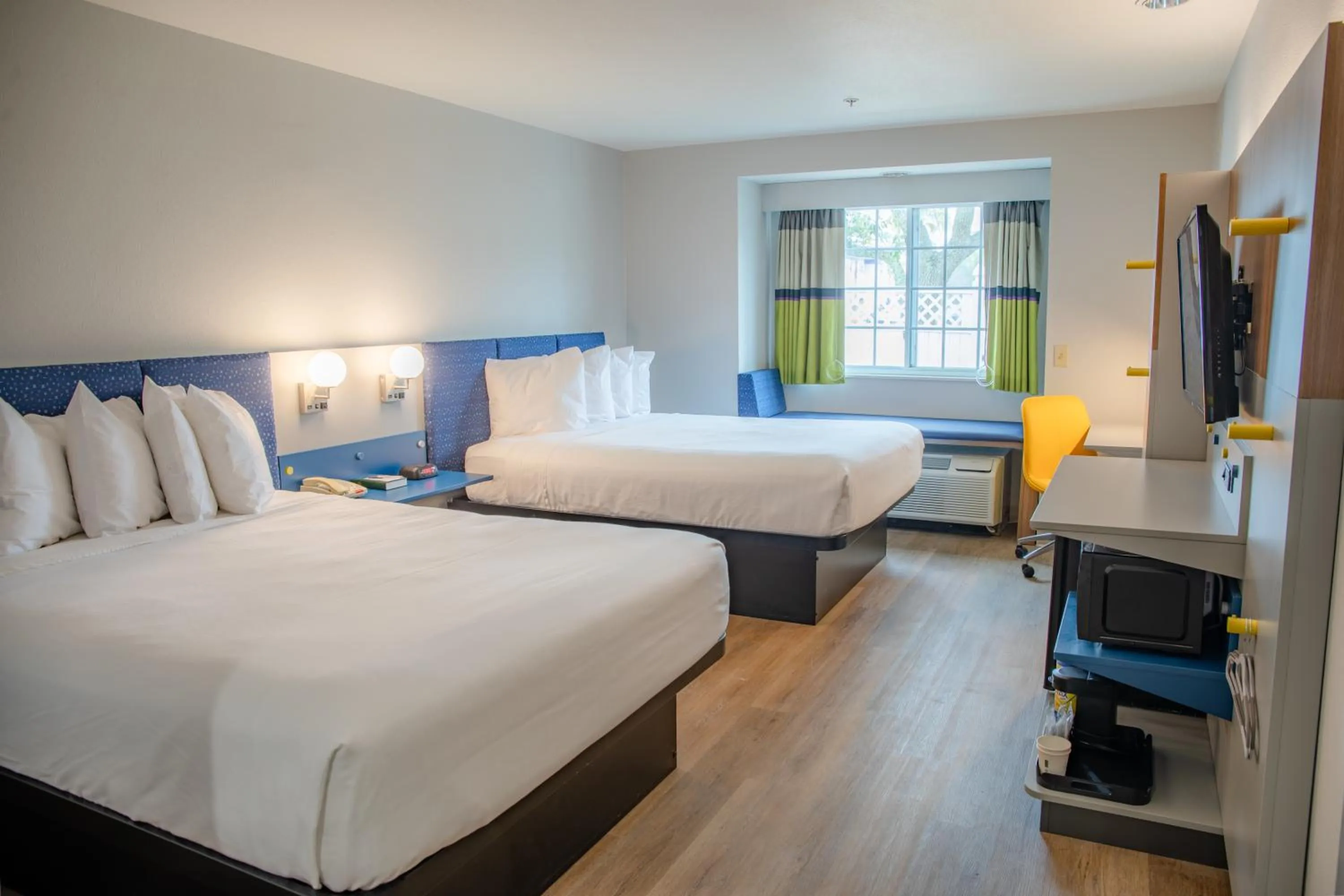 Bed in Microtel Inn & Suites by Wyndham Kingsland Naval Base I-95