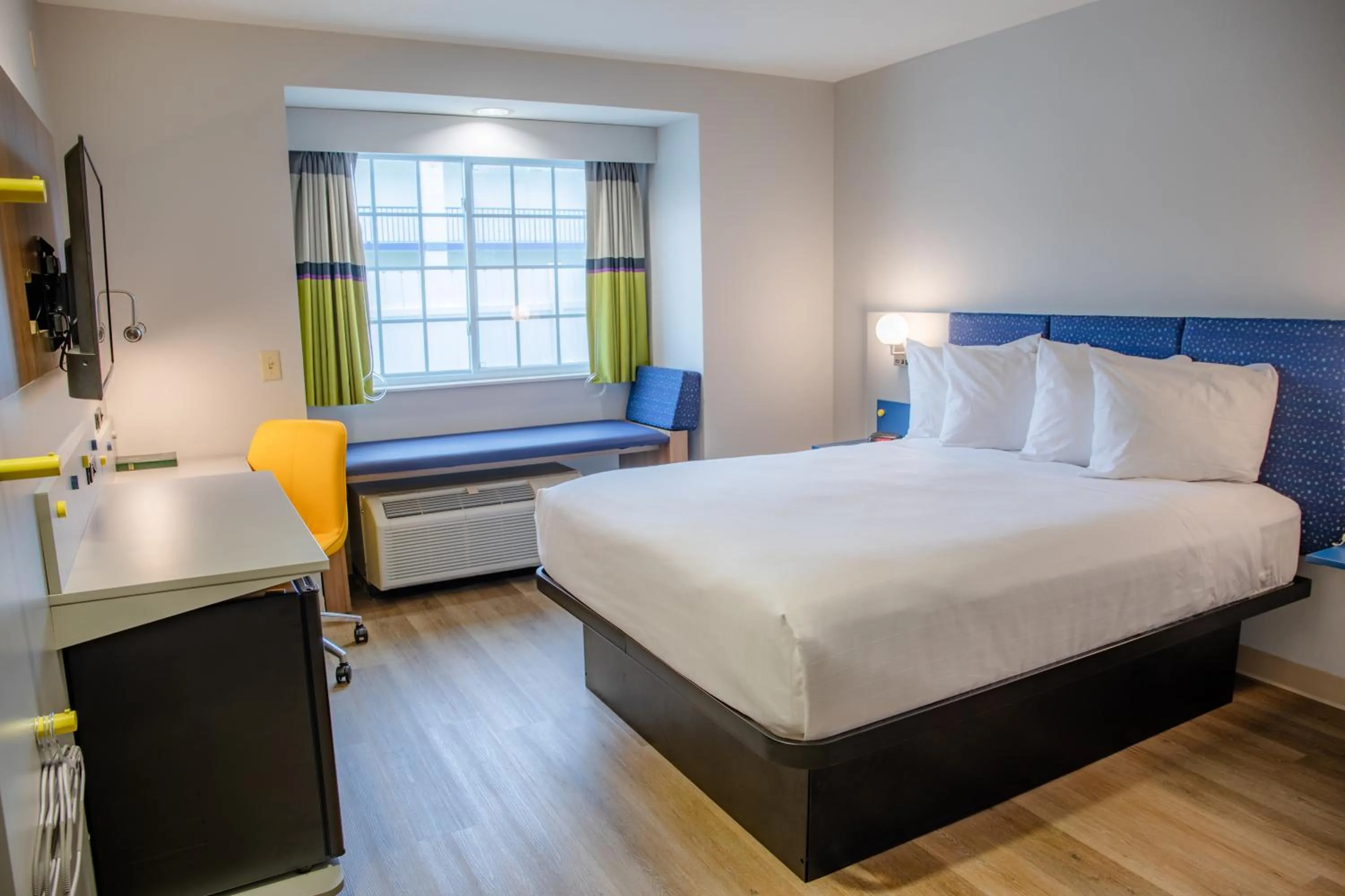 Bed in Microtel Inn & Suites by Wyndham Kingsland Naval Base I-95