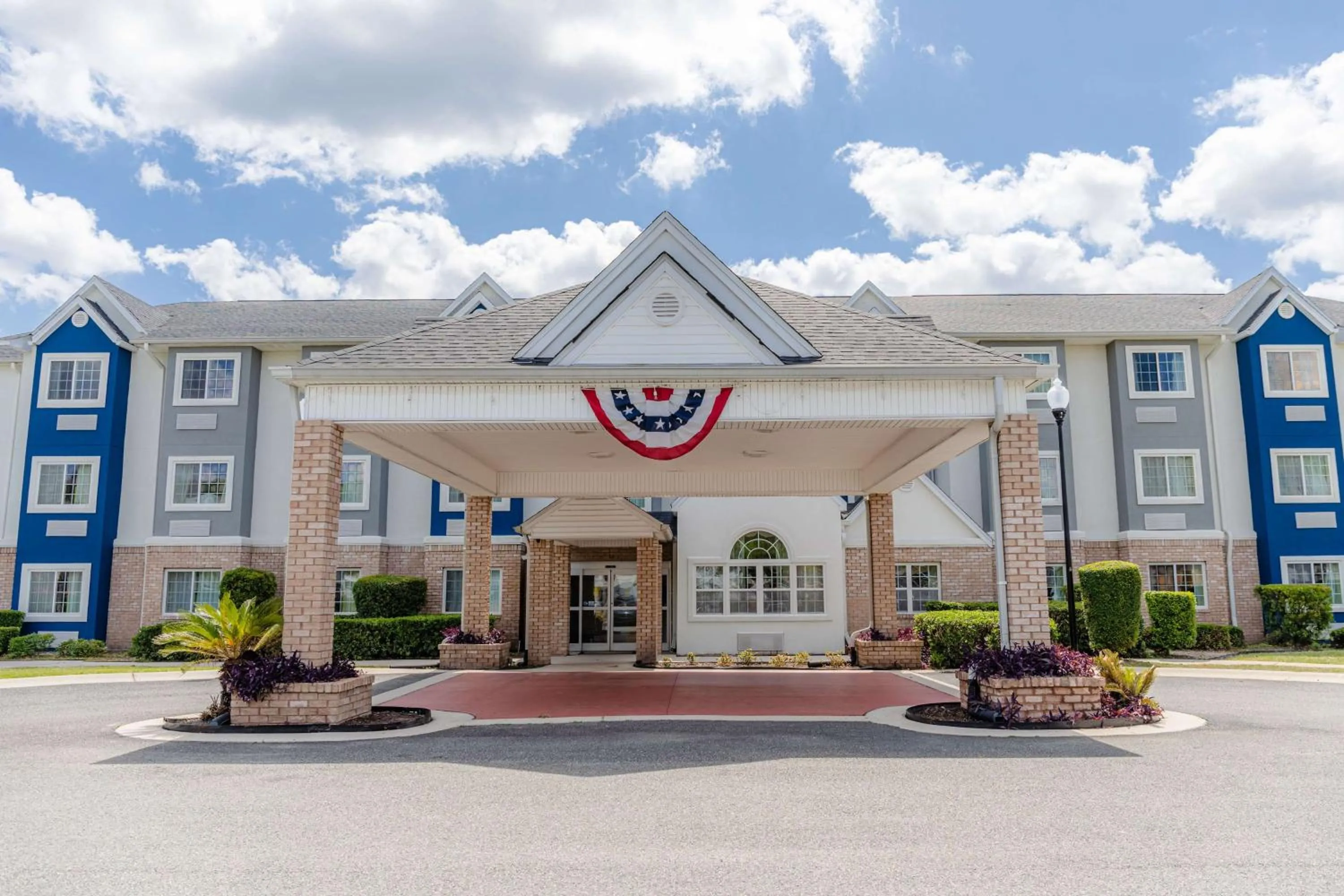 Property building in Microtel Inn & Suites by Wyndham Kingsland Naval Base I-95