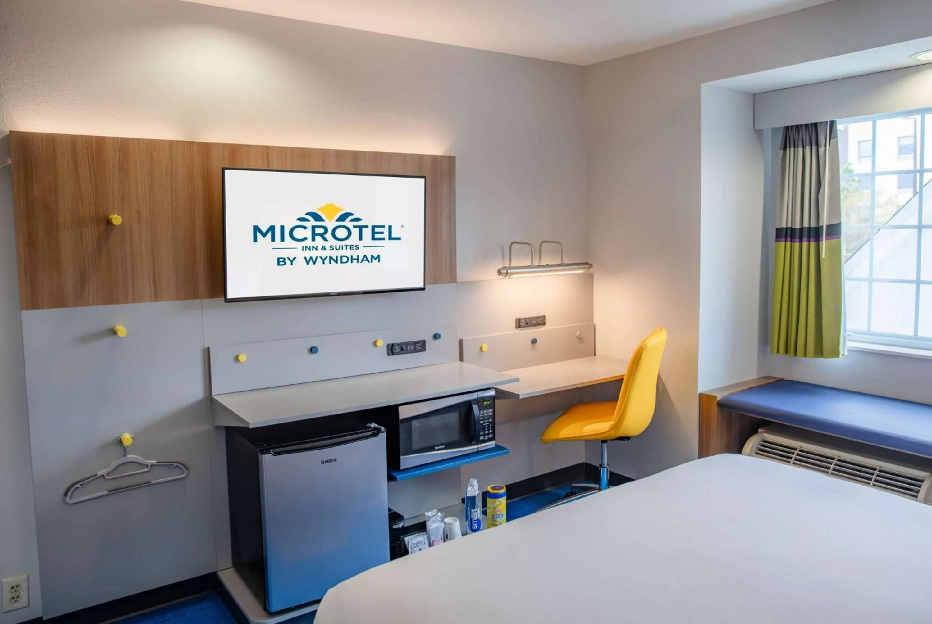 Photo of the whole room, Bed in Microtel Inn & Suites by Wyndham Kingsland Naval Base I-95