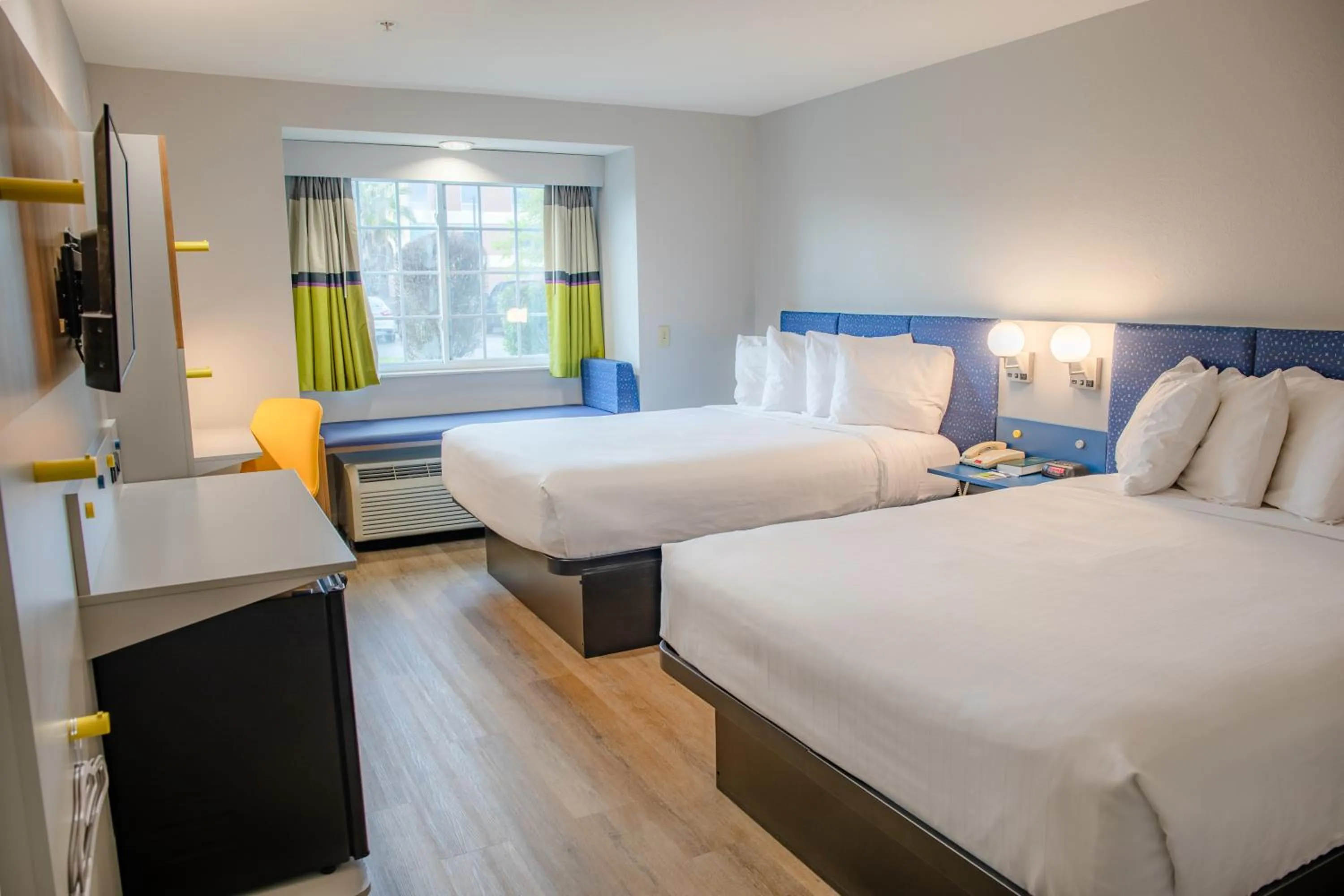 Bed in Microtel Inn & Suites by Wyndham Kingsland Naval Base I-95