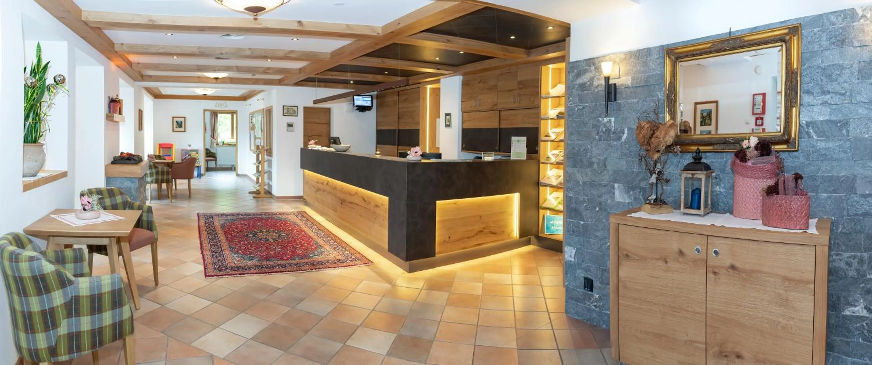 Lobby or reception in Landhotel Tirolerhof - Wildschönau - PREMIUM Card im Sommer