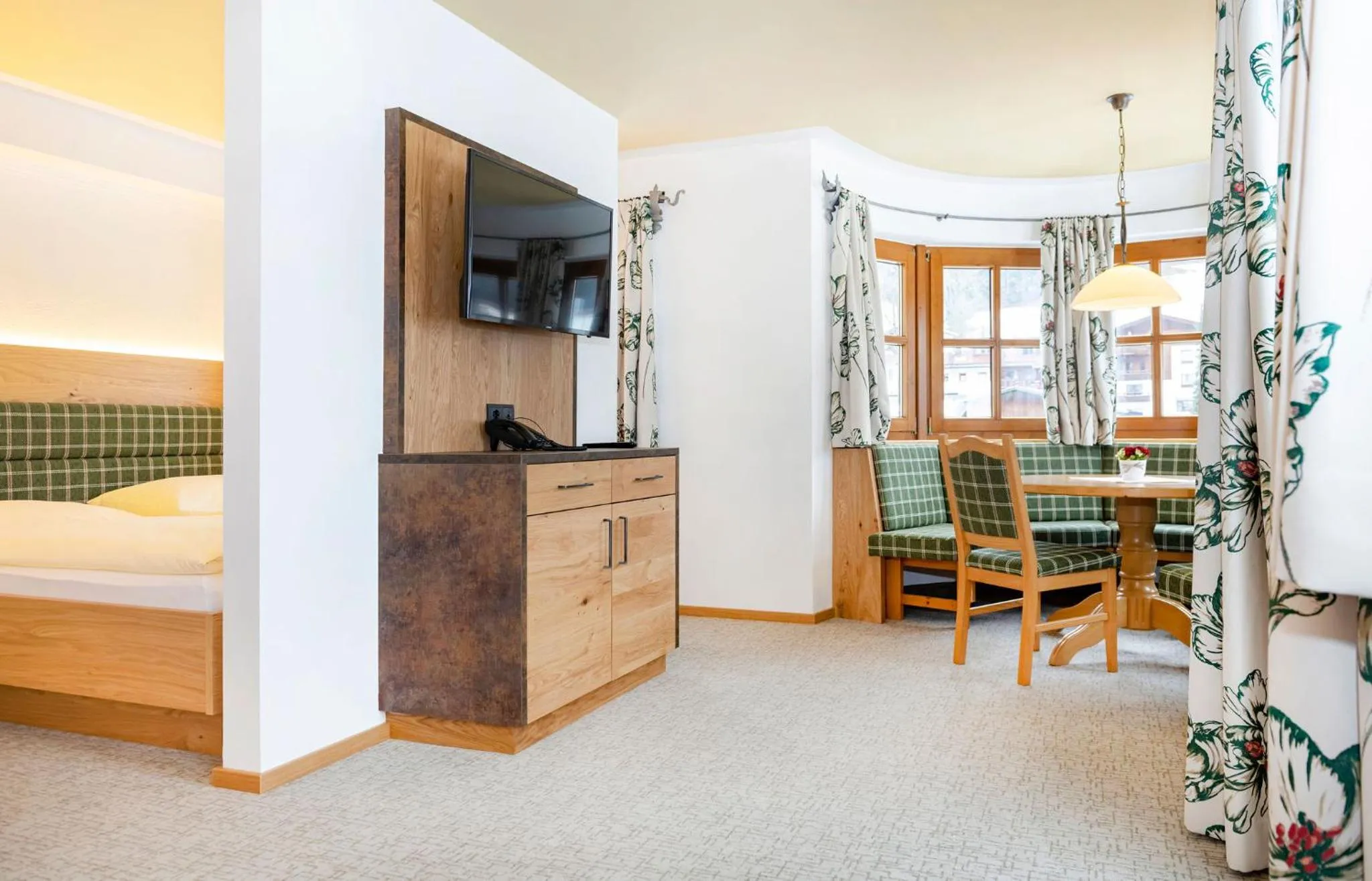 Living room, Bed in Landhotel Tirolerhof - Wildschönau - PREMIUM Card im Sommer