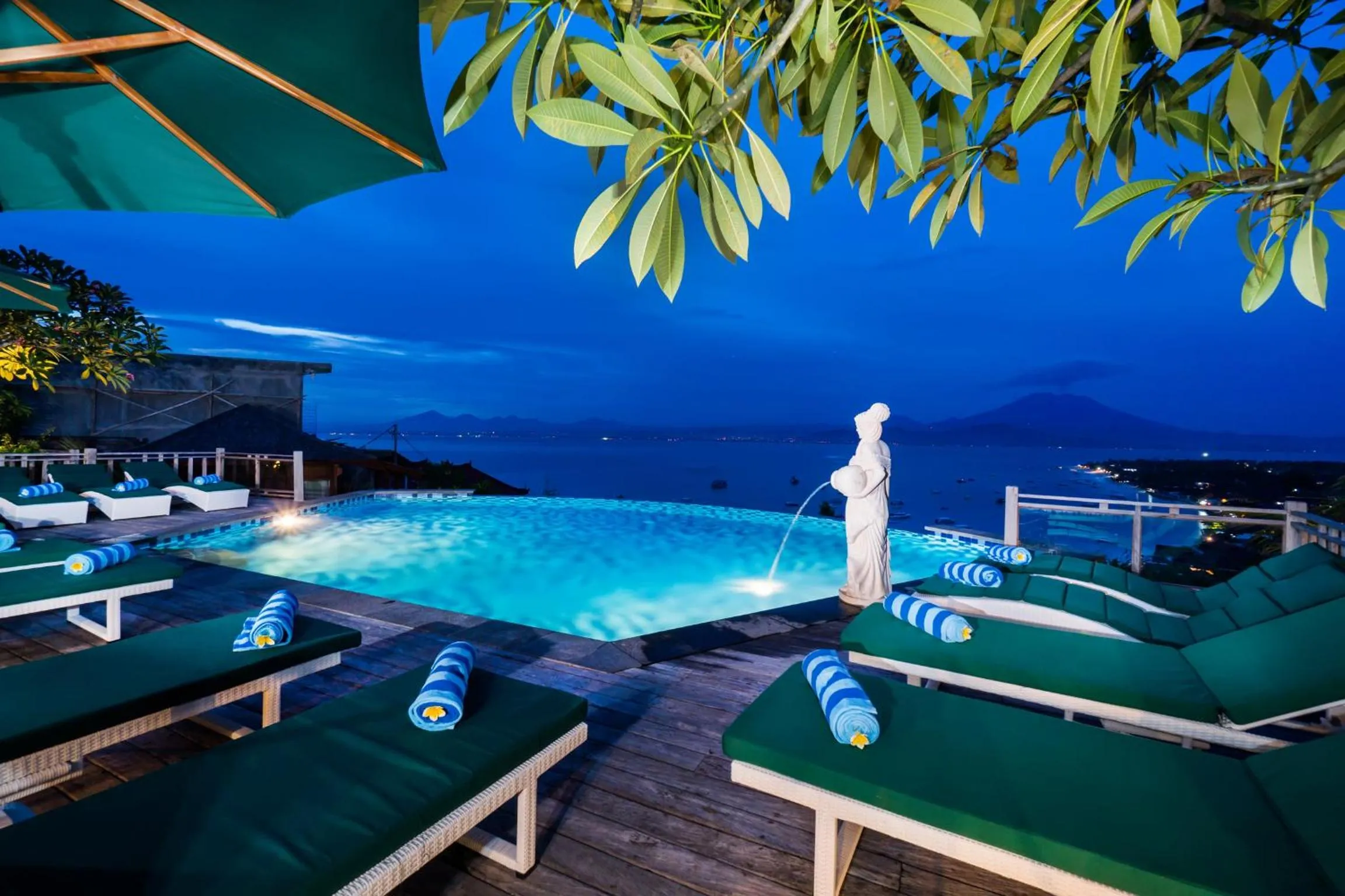 Swimming pool in Jenggala Hill