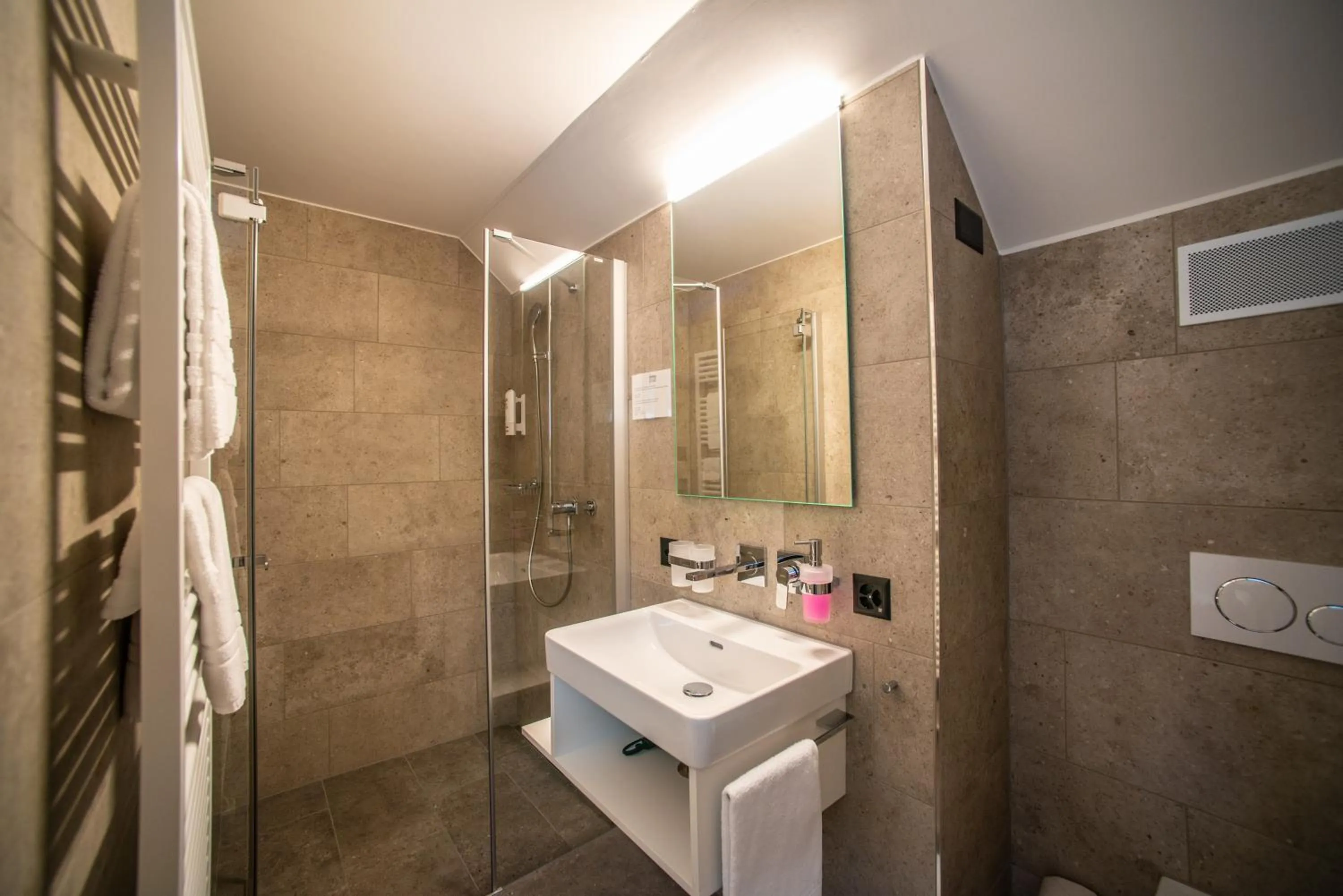 Shower in Hotel Rössli Tufertschwil