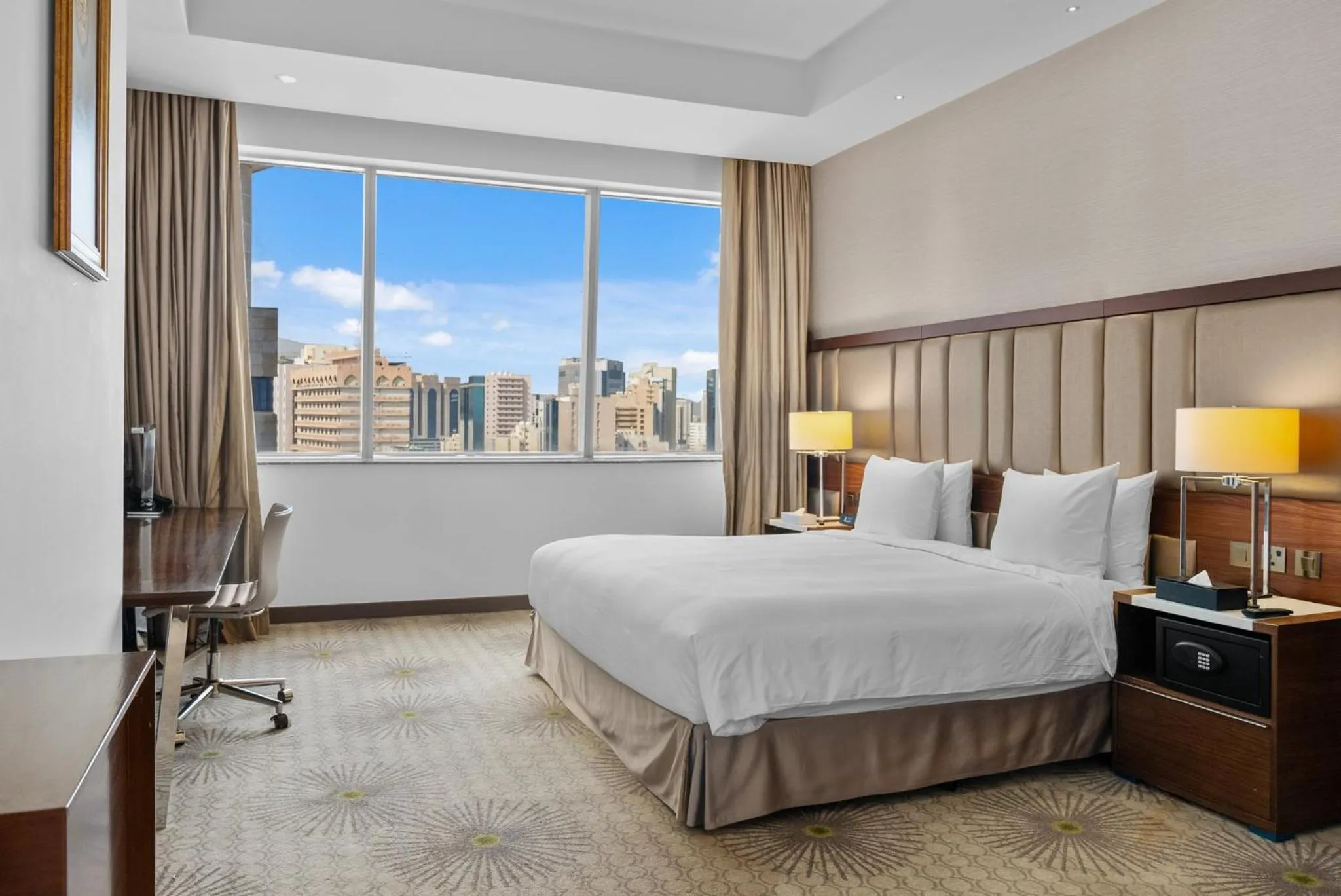 Photo of the whole room, Bed in Makkah Al Aziziah