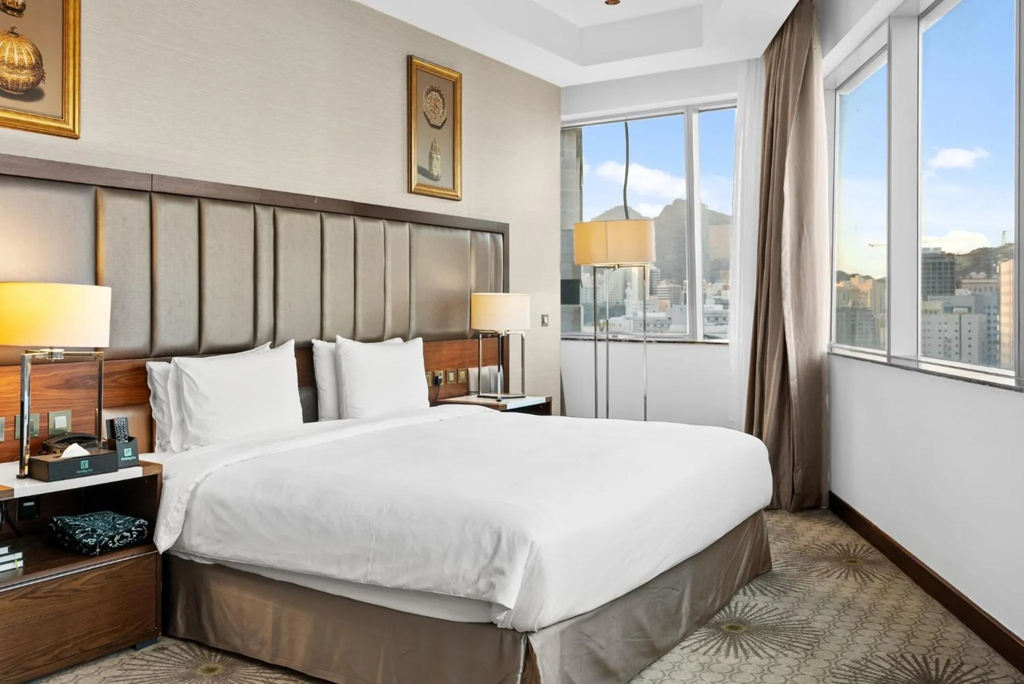 Photo of the whole room, Bed in Makkah Al Aziziah