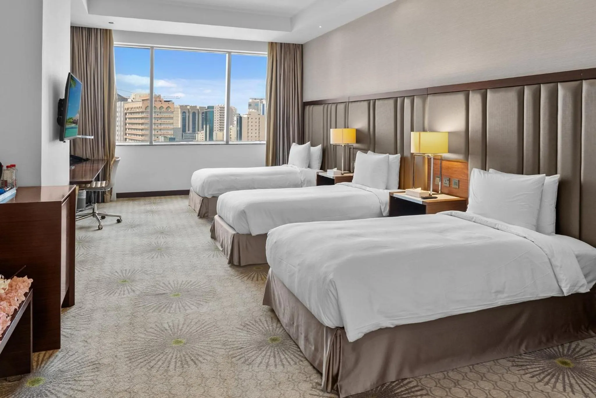 Photo of the whole room, Bed in Makkah Al Aziziah