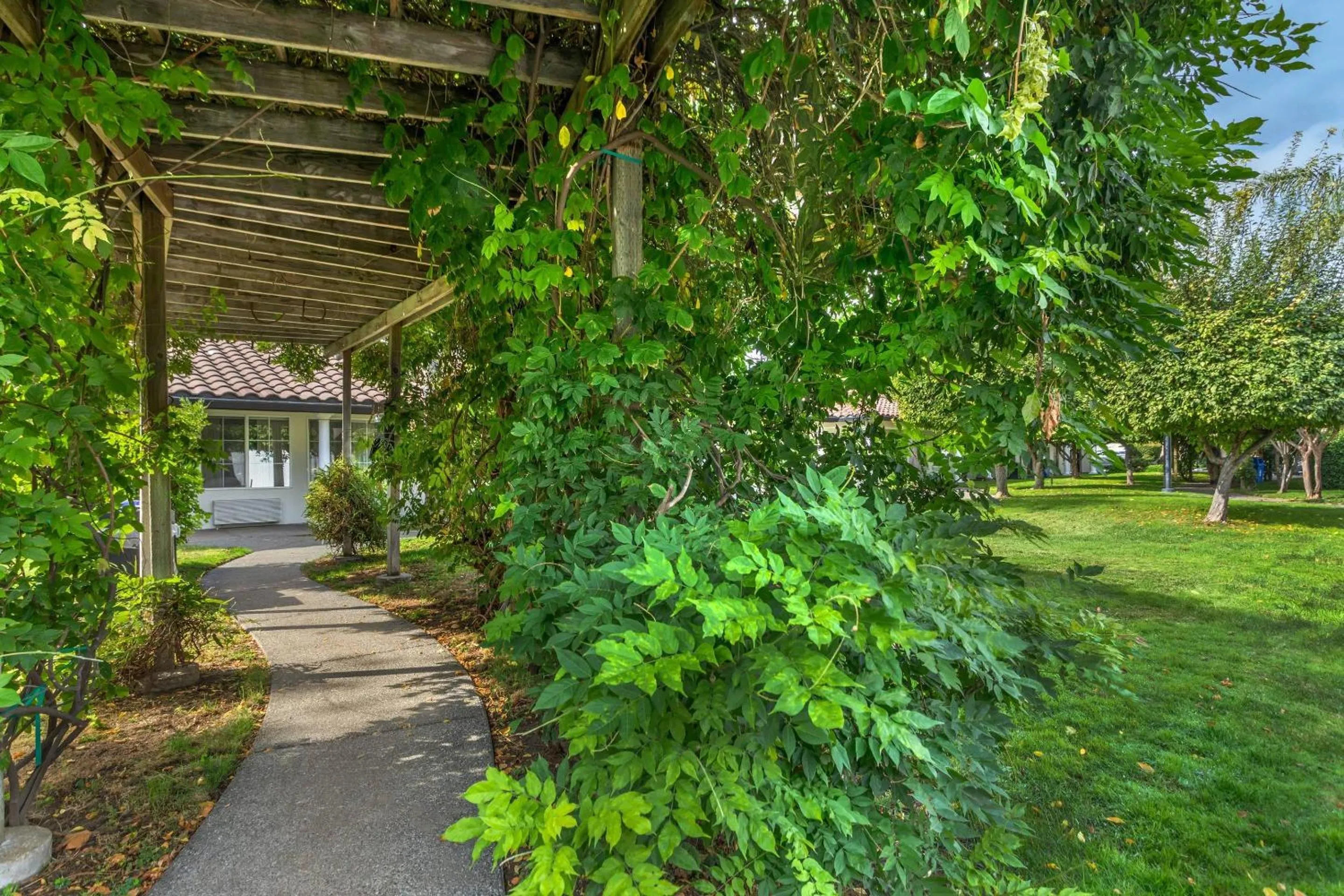 Property building in University Park Inn & Suites, an Ascend Collection Hotel