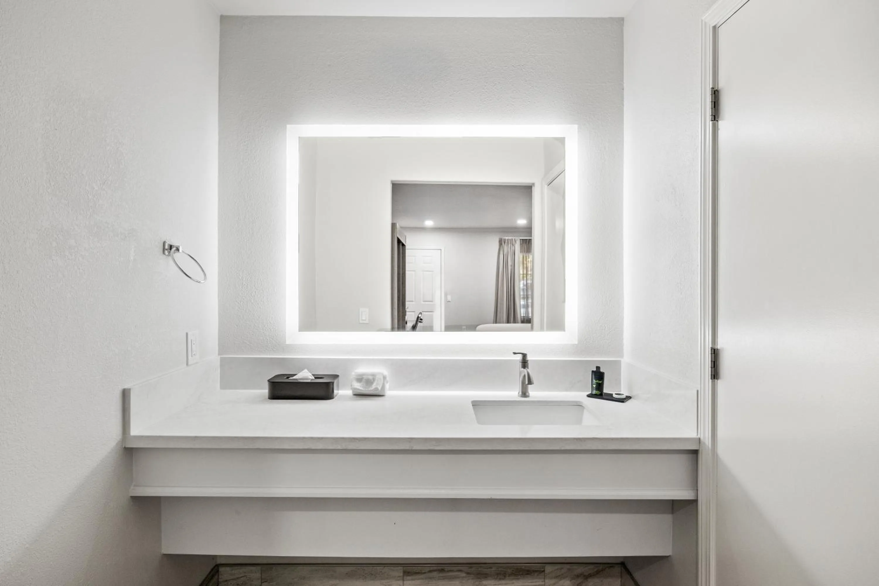 Bathroom in University Park Inn & Suites, an Ascend Collection Hotel