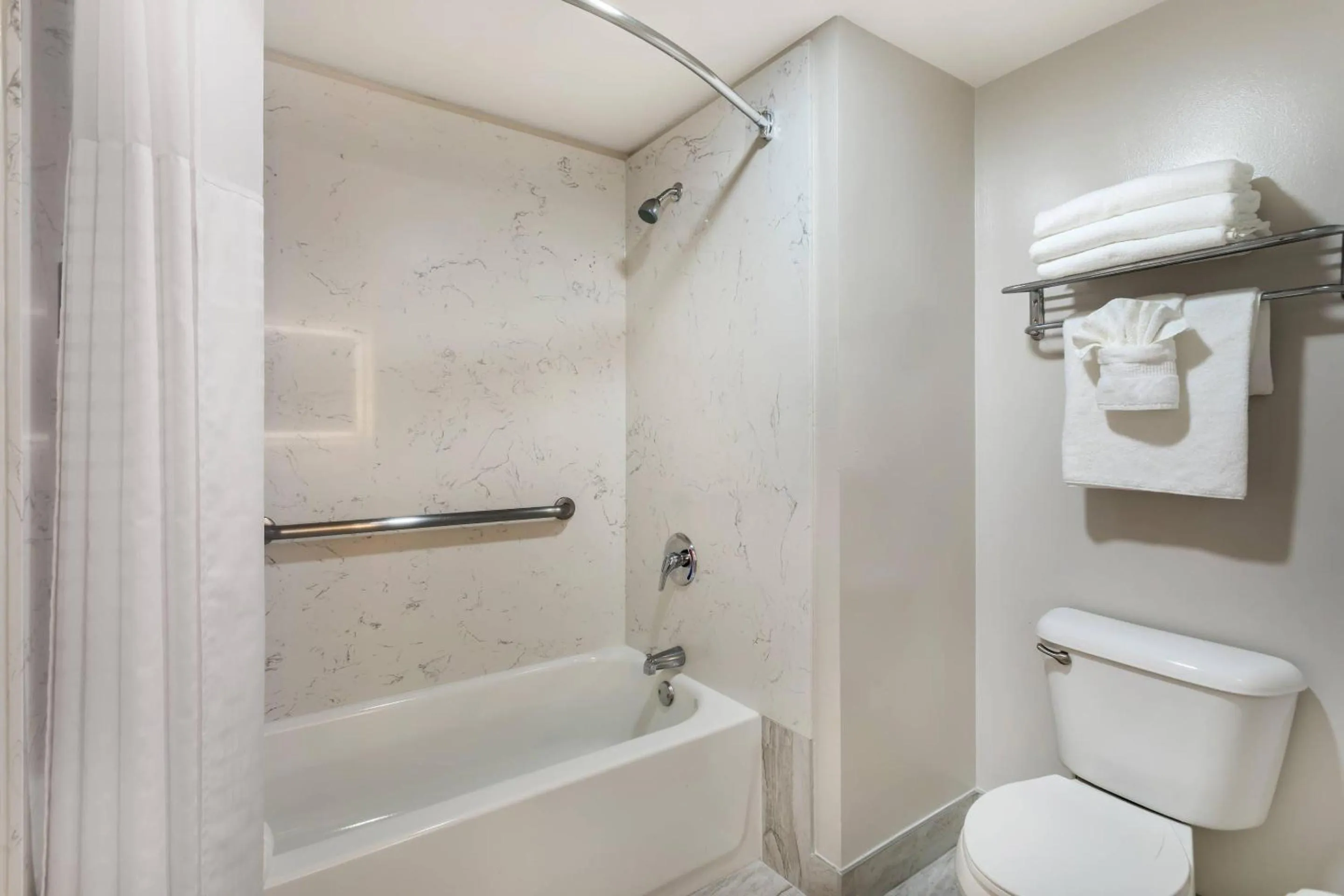 Bedroom in University Park Inn & Suites, an Ascend Collection Hotel