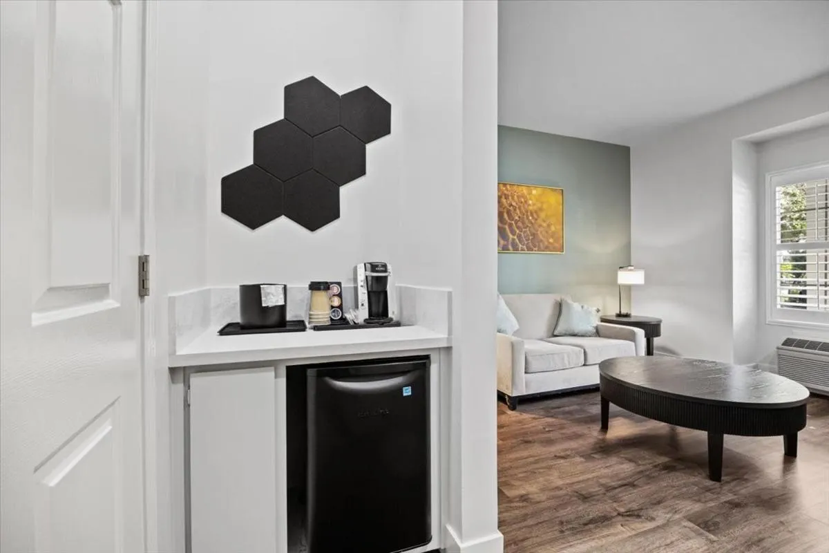 Living room in University Park Inn & Suites, an Ascend Collection Hotel