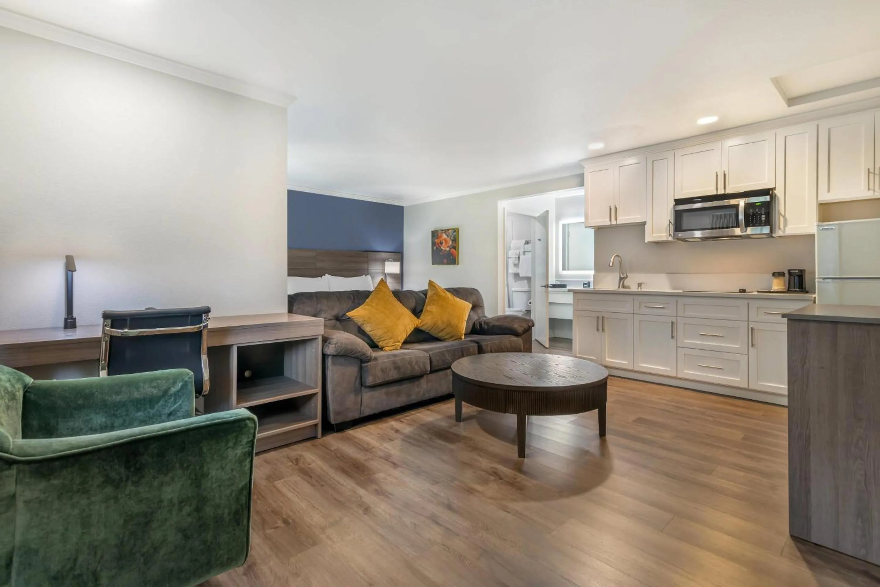 Bedroom in University Park Inn & Suites, an Ascend Collection Hotel