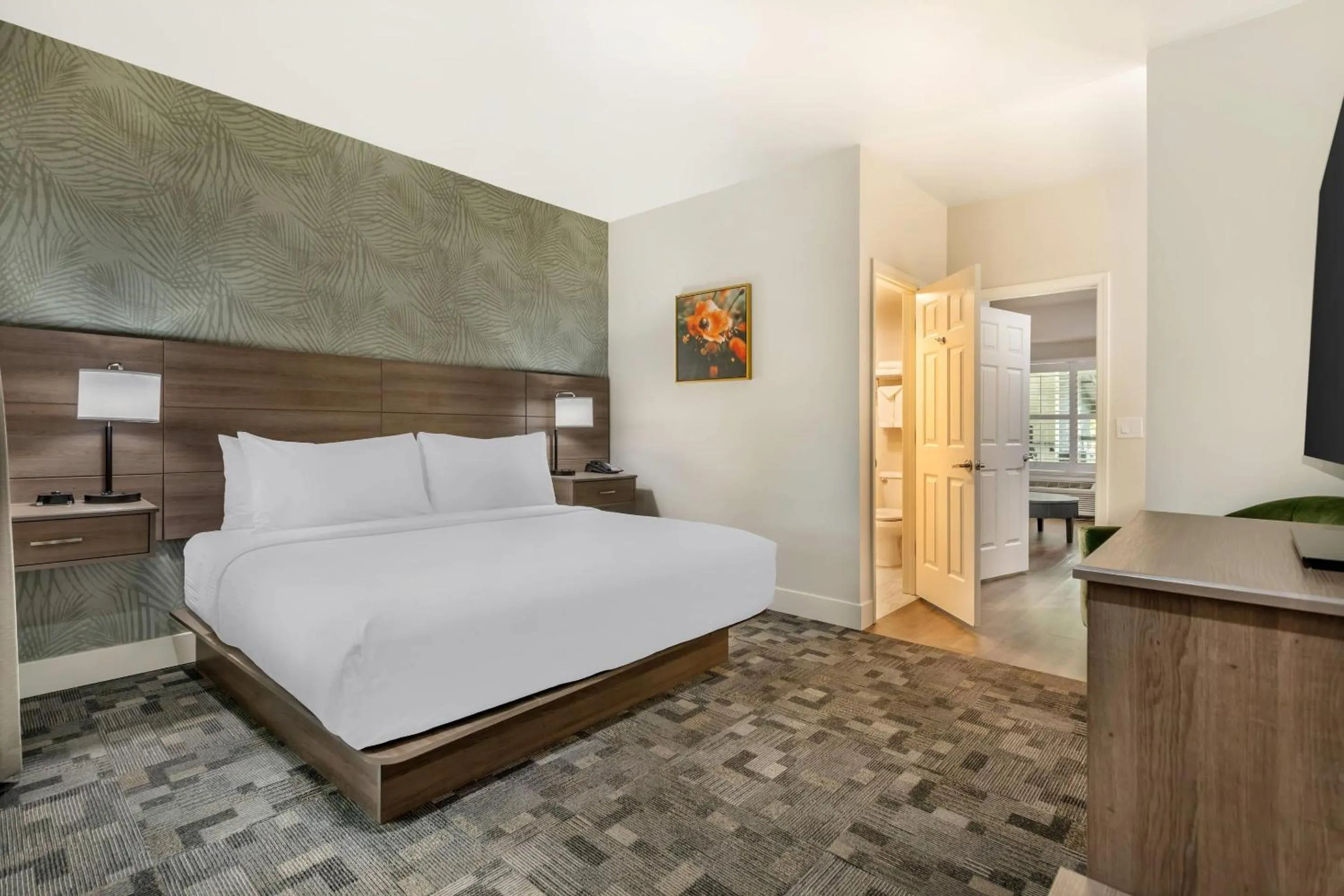 Bedroom, Bed in University Park Inn & Suites, an Ascend Collection Hotel