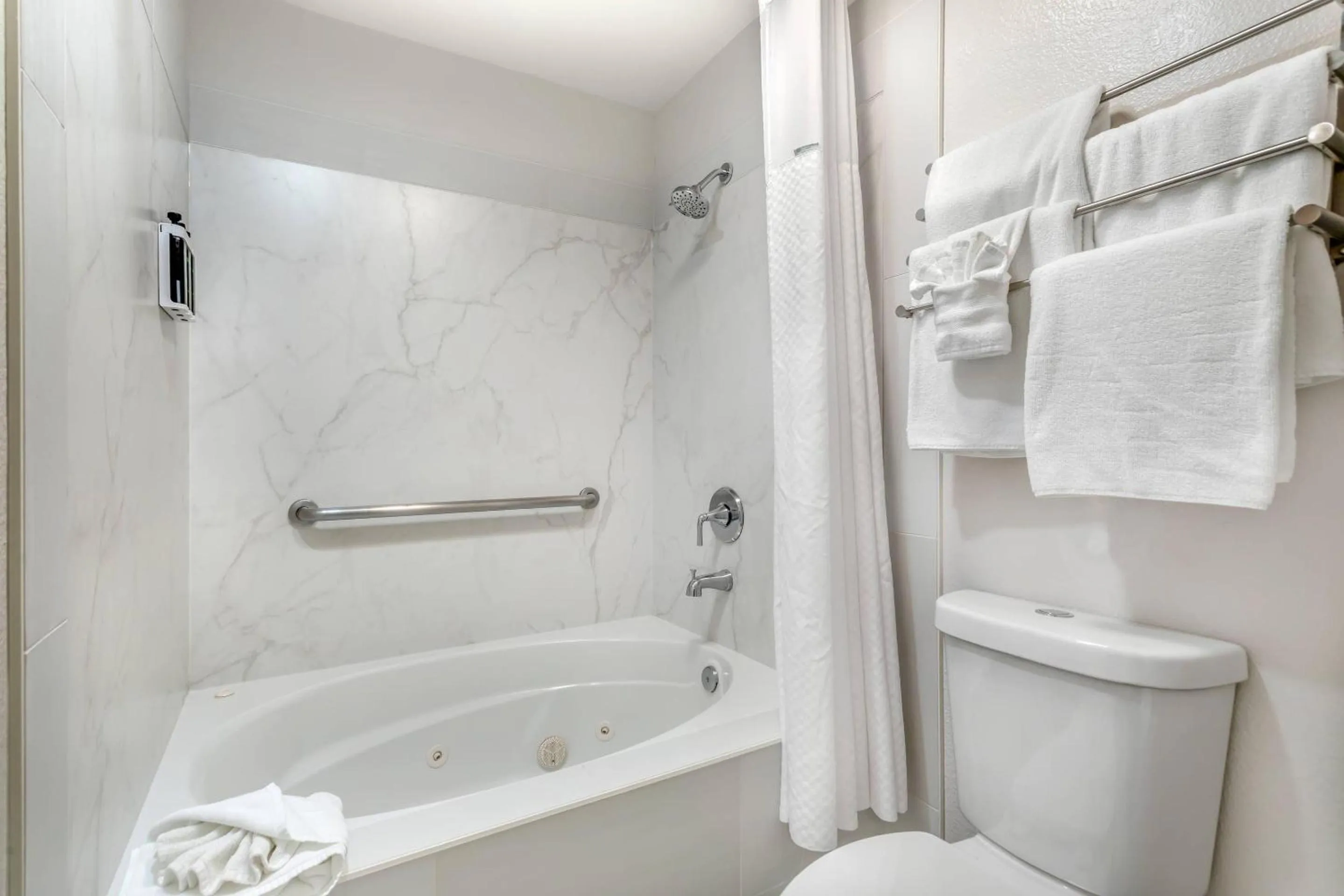 Bedroom in University Park Inn & Suites, an Ascend Collection Hotel