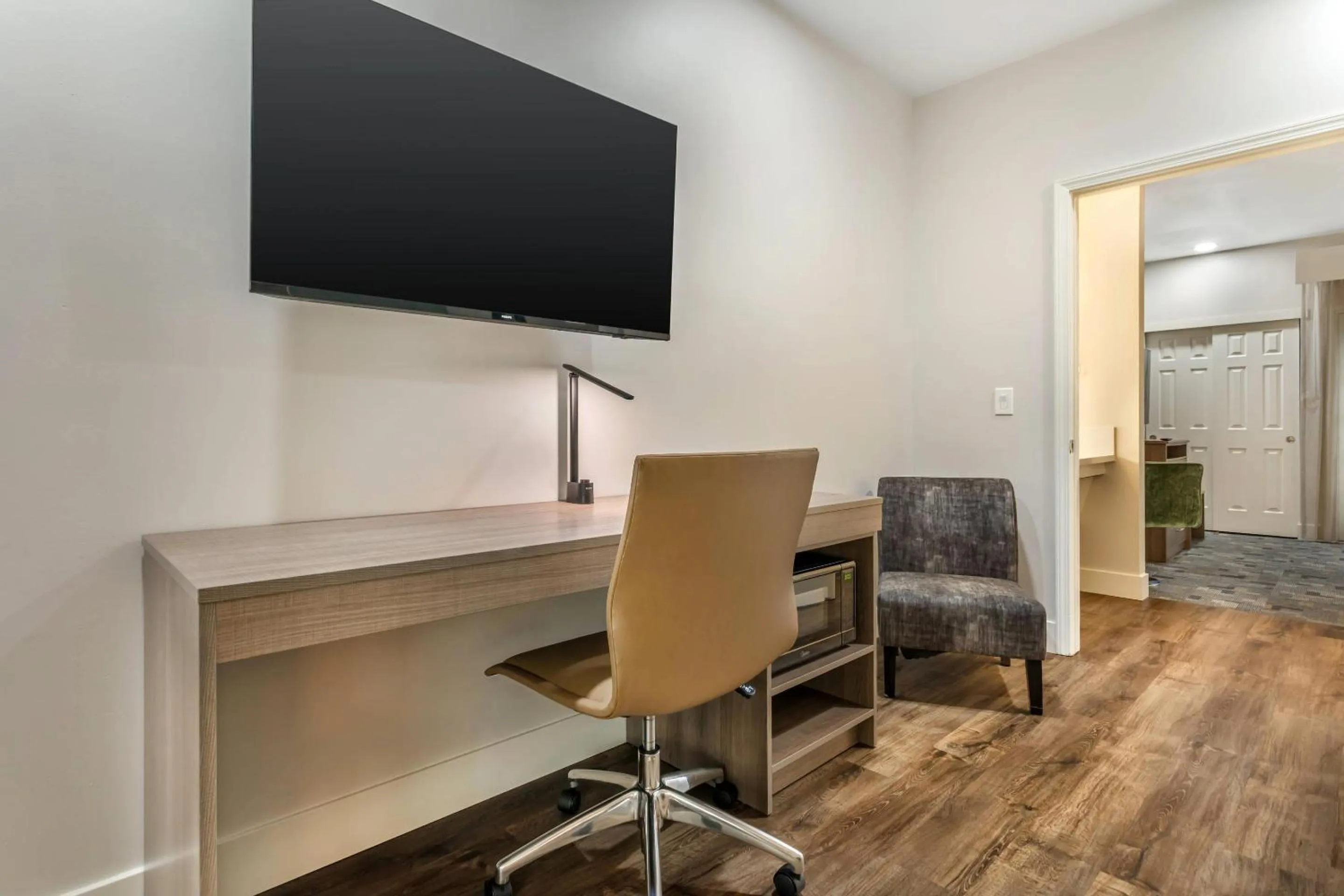 Bedroom in University Park Inn & Suites, an Ascend Collection Hotel