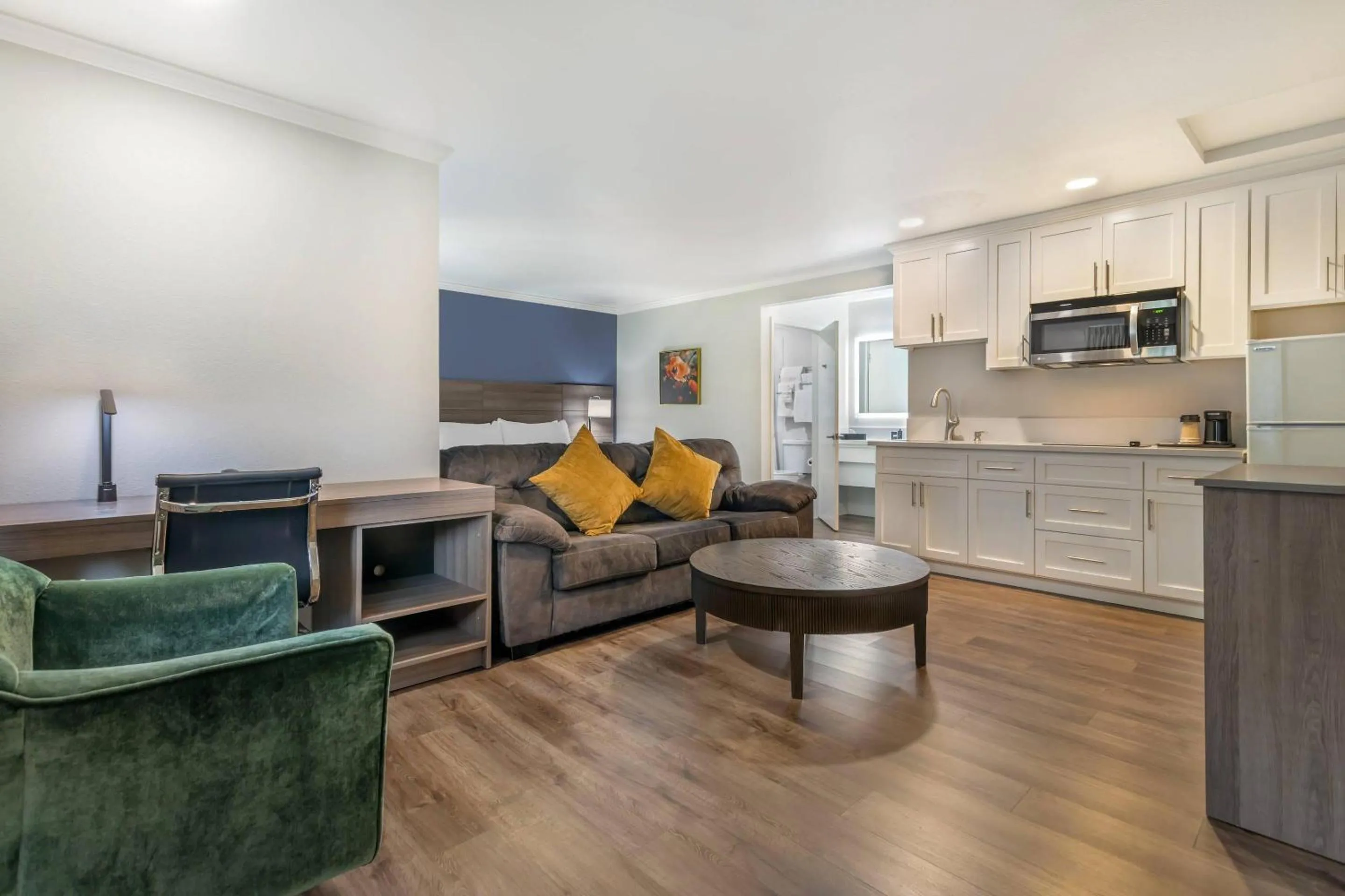 Bedroom in University Park Inn & Suites, an Ascend Collection Hotel