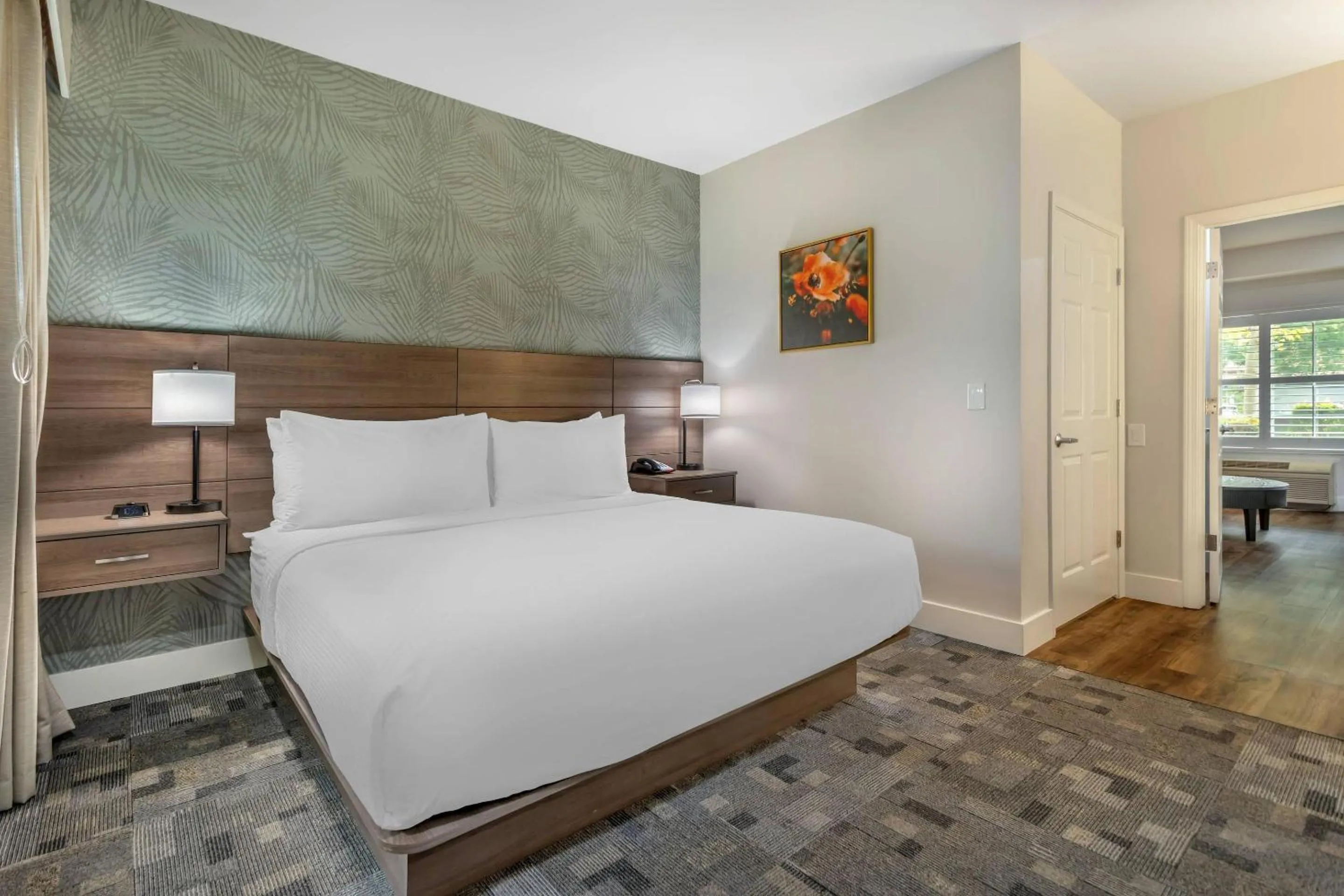 Bedroom, Bed in University Park Inn & Suites, an Ascend Collection Hotel