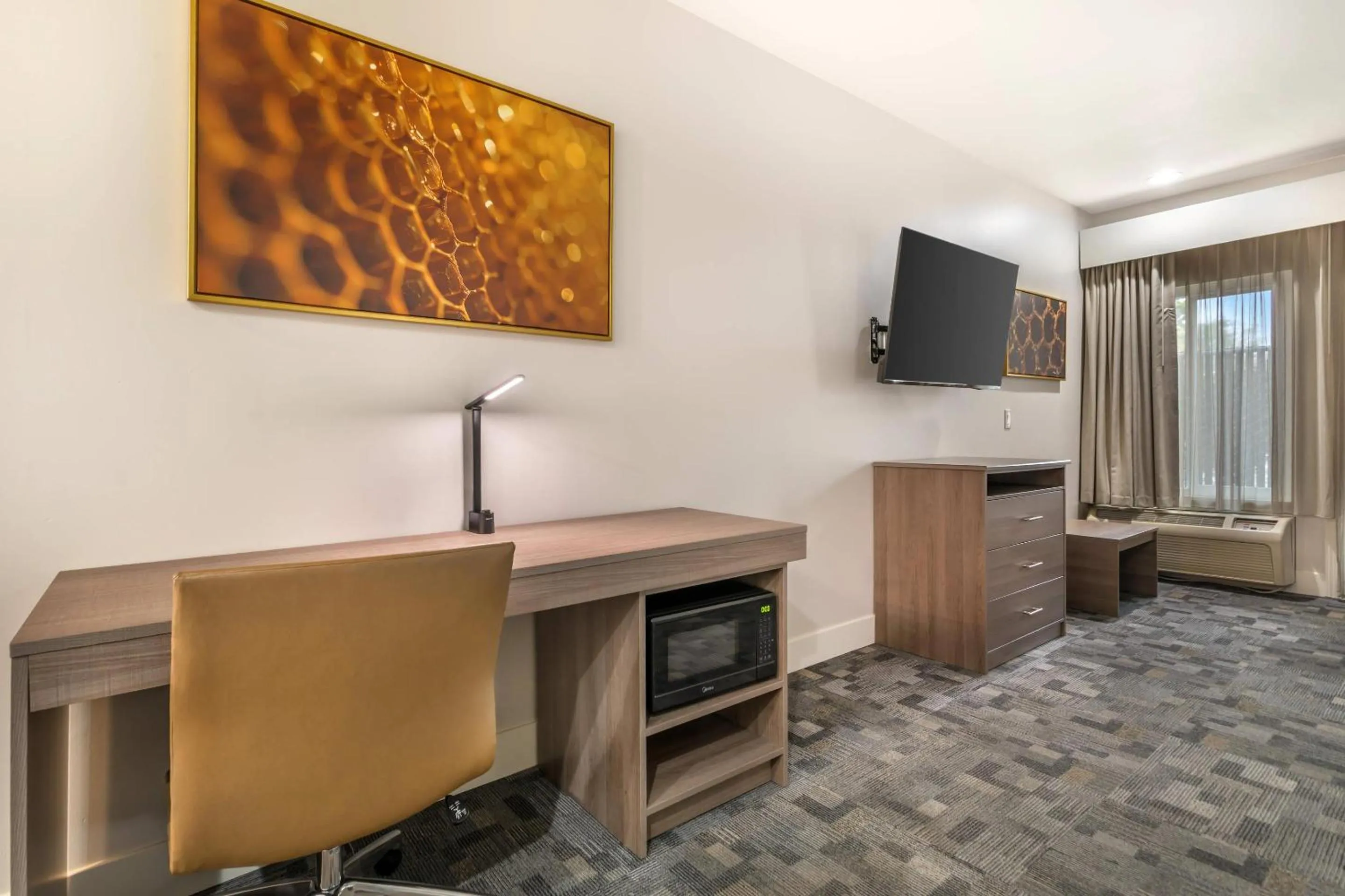 Bedroom in University Park Inn & Suites, an Ascend Collection Hotel