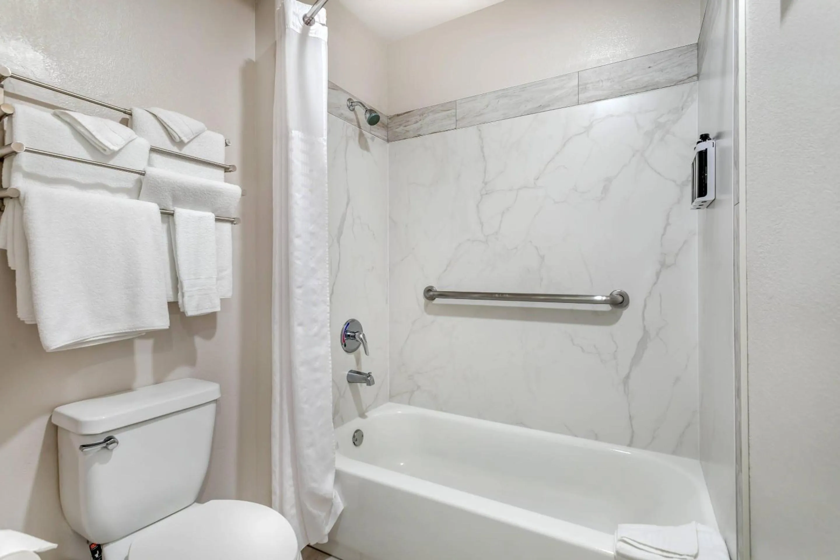 Bedroom in University Park Inn & Suites, an Ascend Collection Hotel