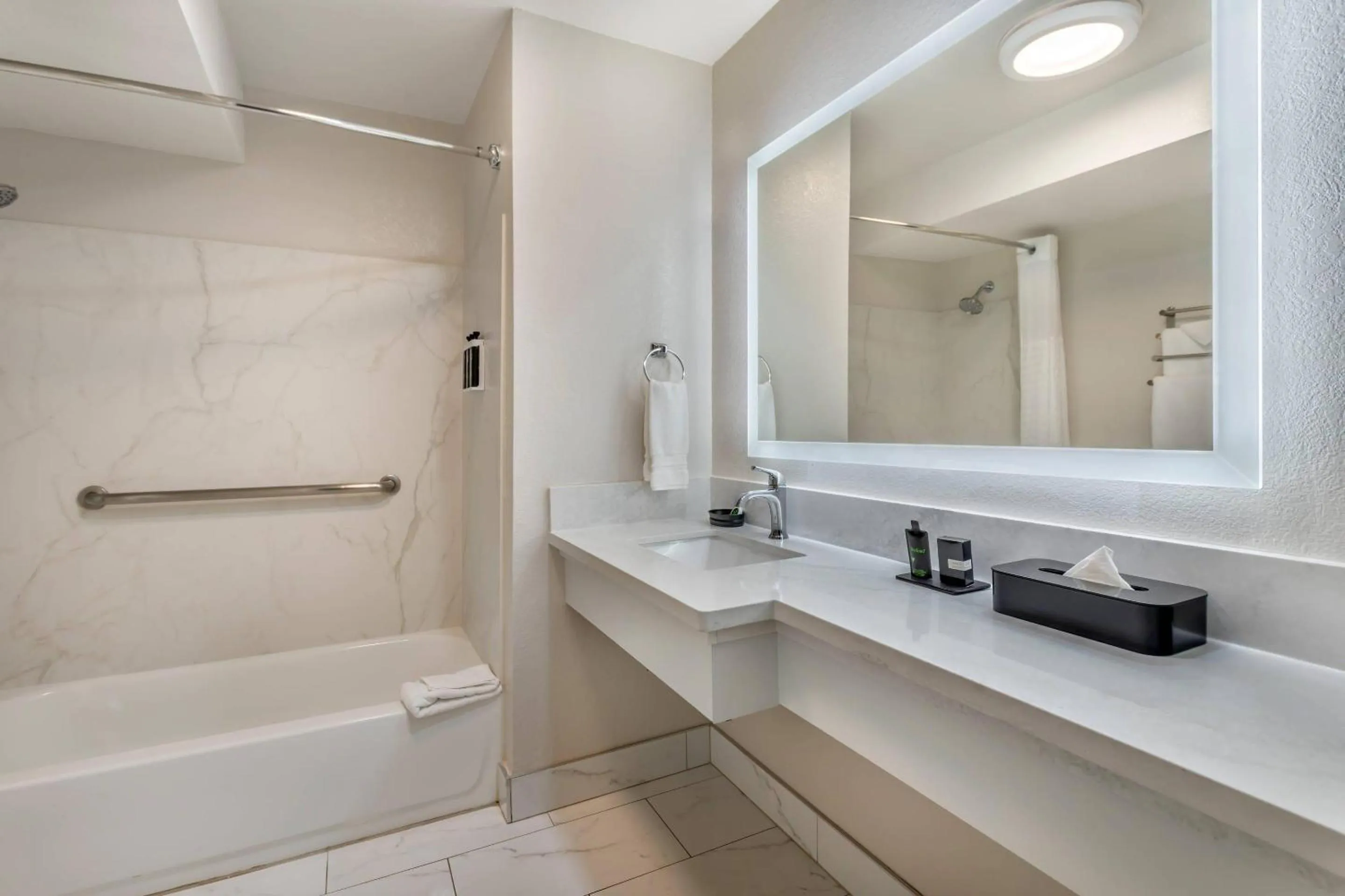 Bedroom in University Park Inn & Suites, an Ascend Collection Hotel