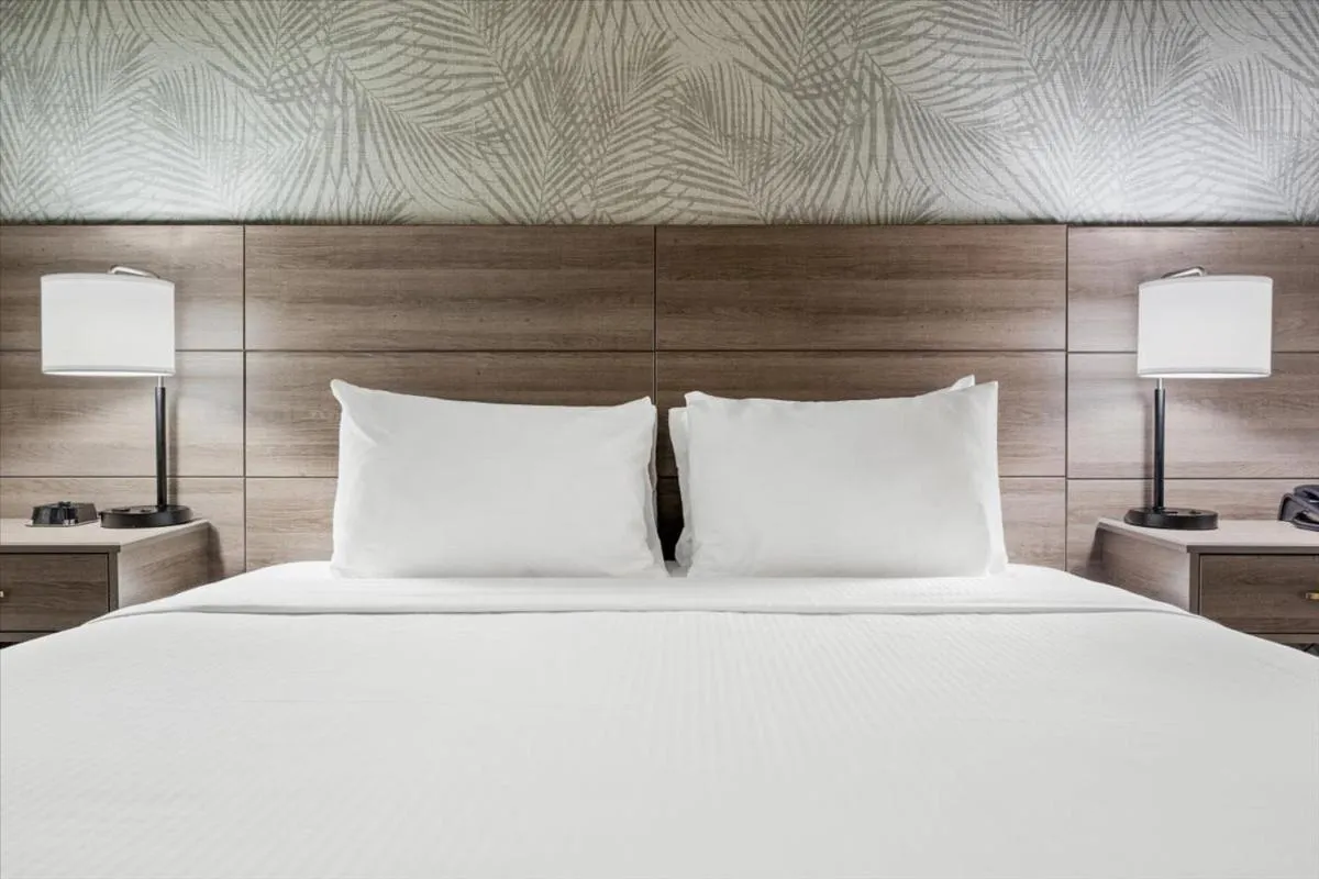 Bedroom, Bed in University Park Inn & Suites, an Ascend Collection Hotel