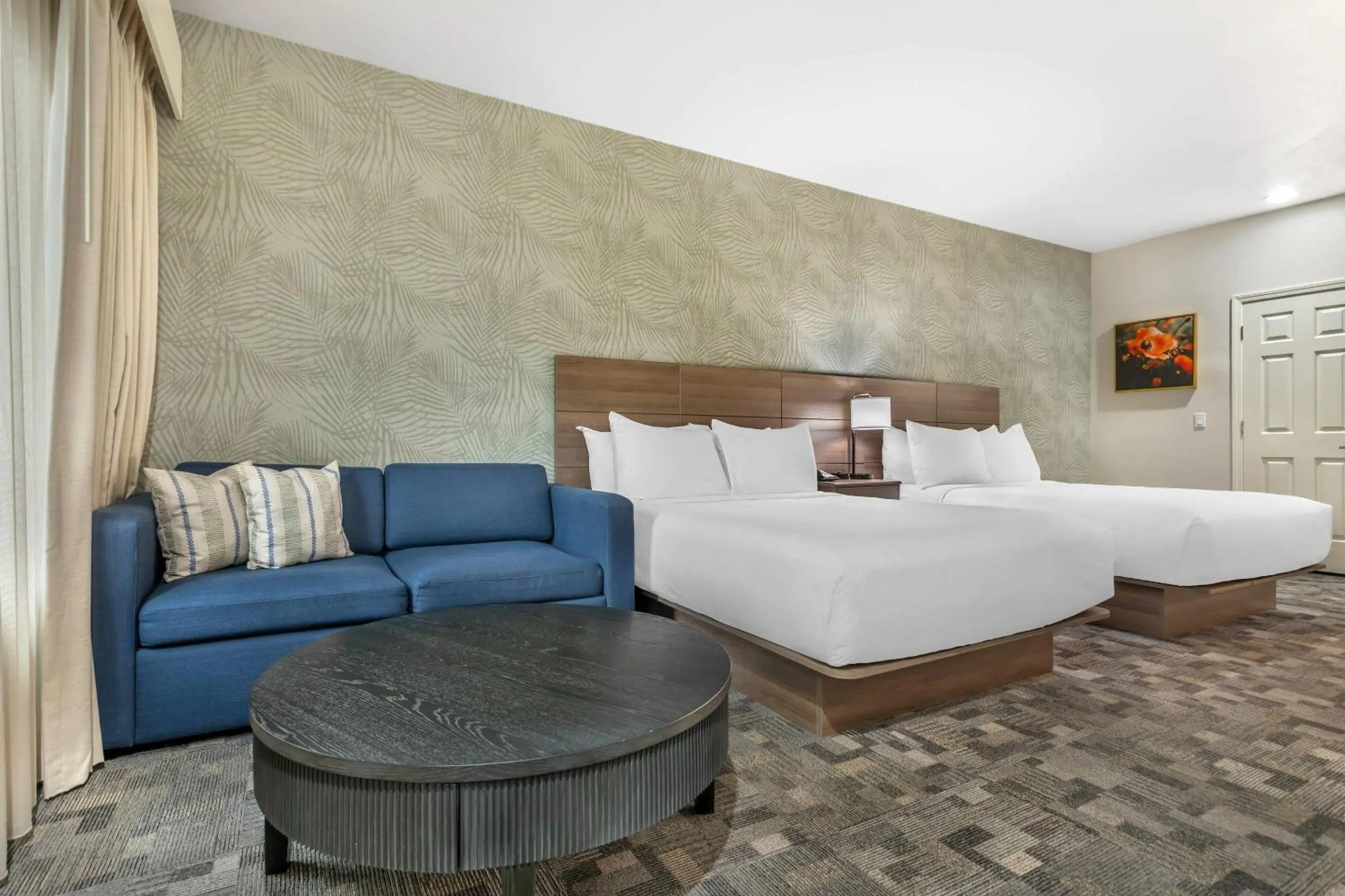 Bedroom, Bed in University Park Inn & Suites, an Ascend Collection Hotel