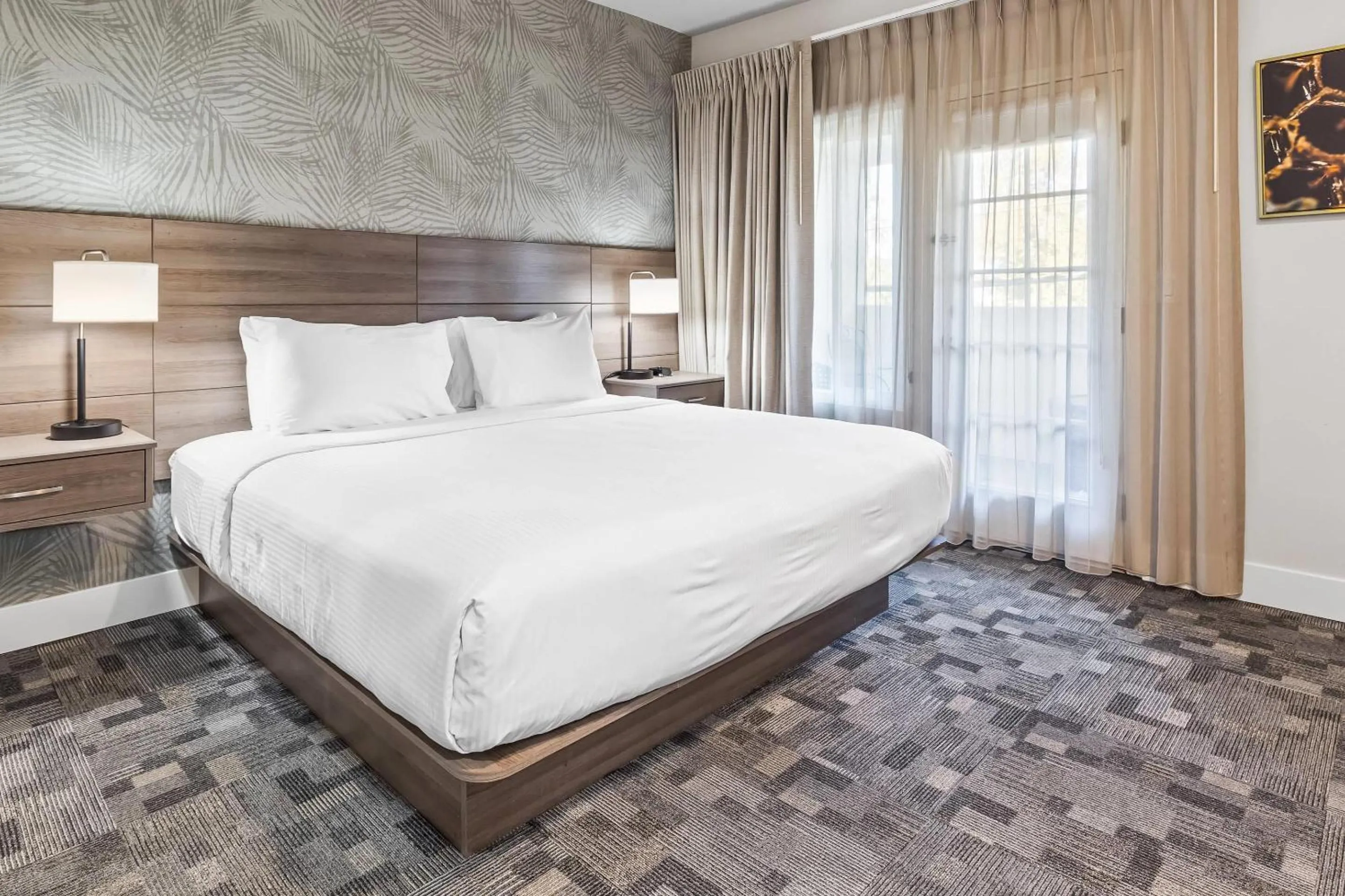 Bedroom, Bed in University Park Inn & Suites, an Ascend Collection Hotel