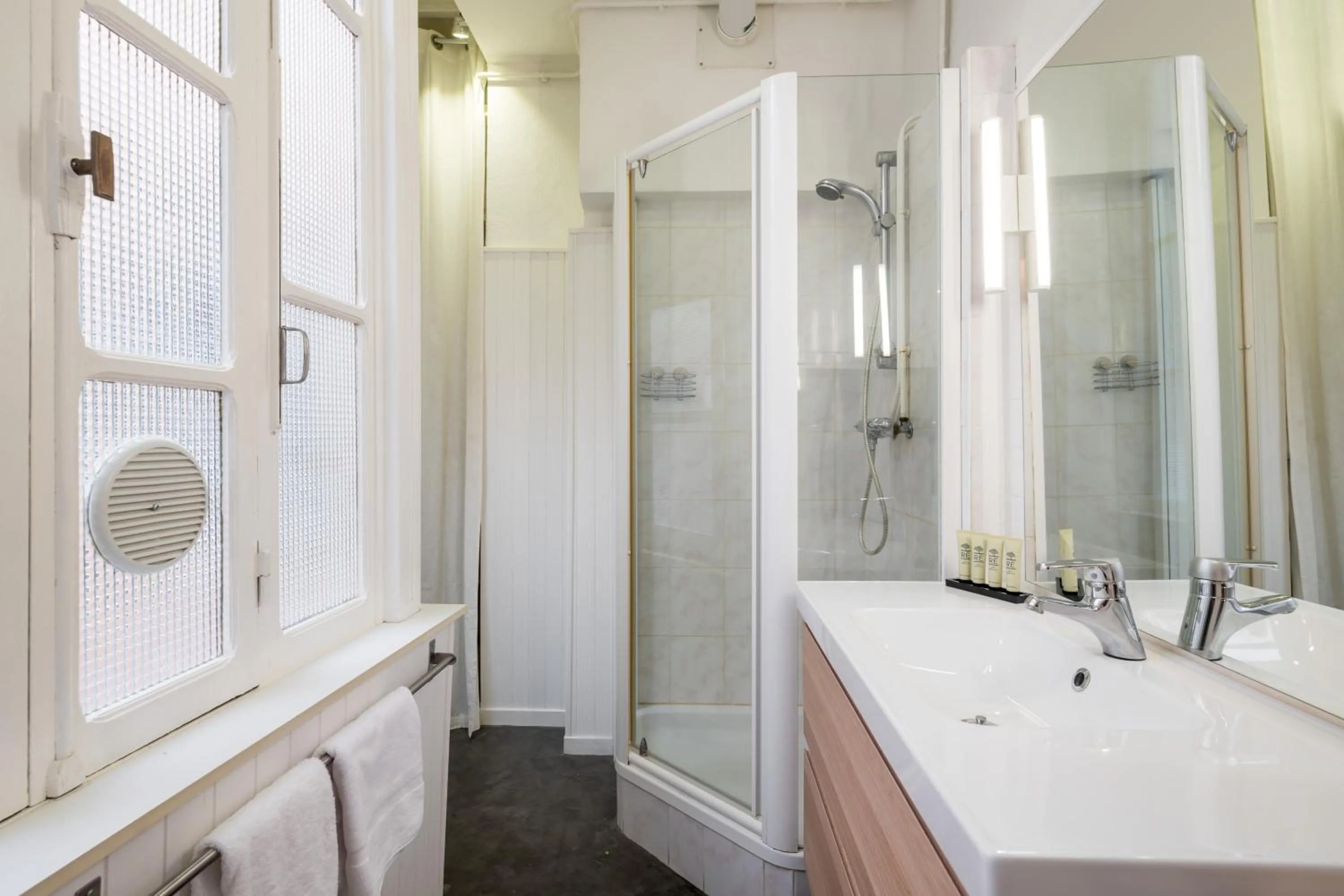 Shower in Honorê - Suite Trois Maries