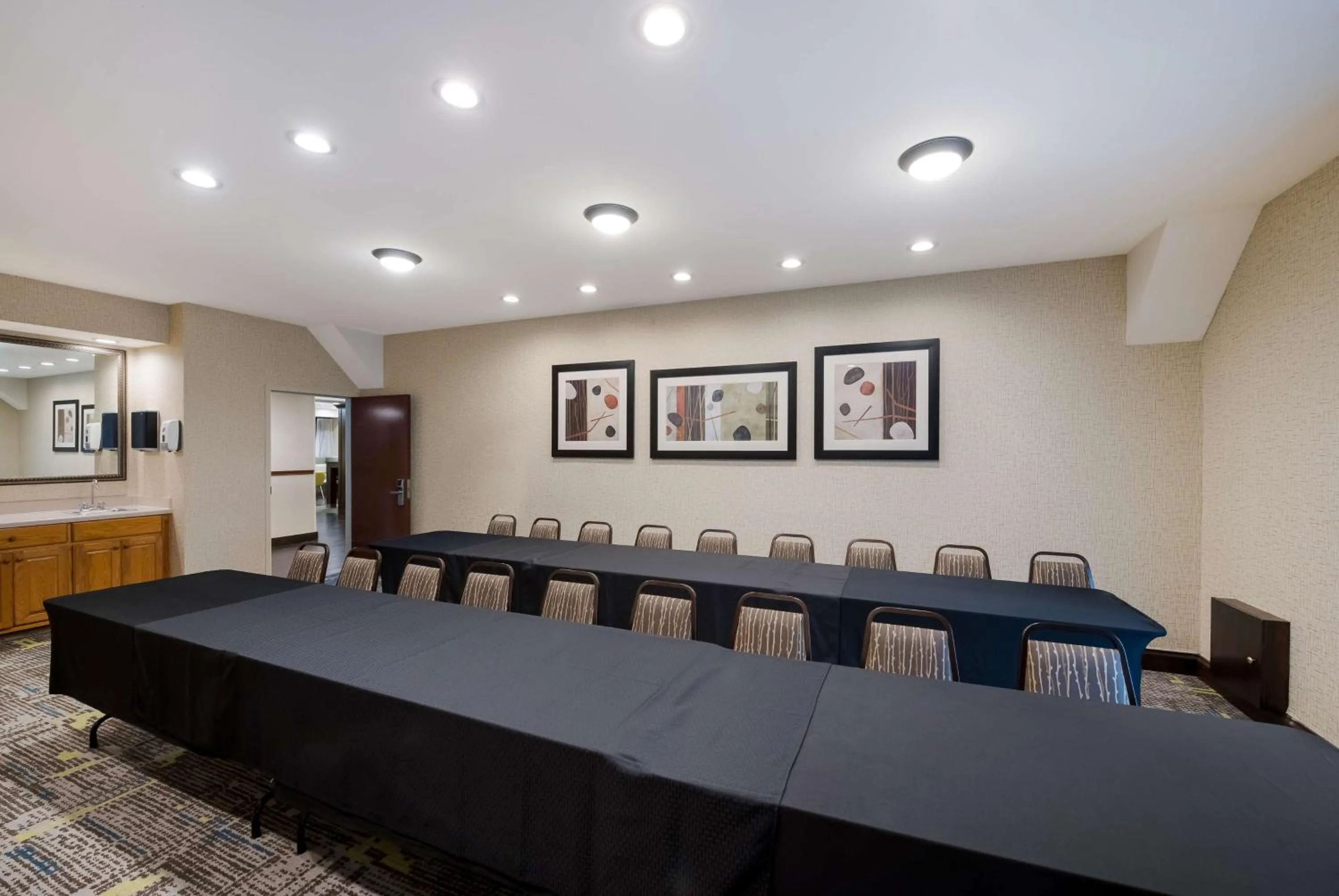 Meeting/conference room in Hampton Inn Marshall