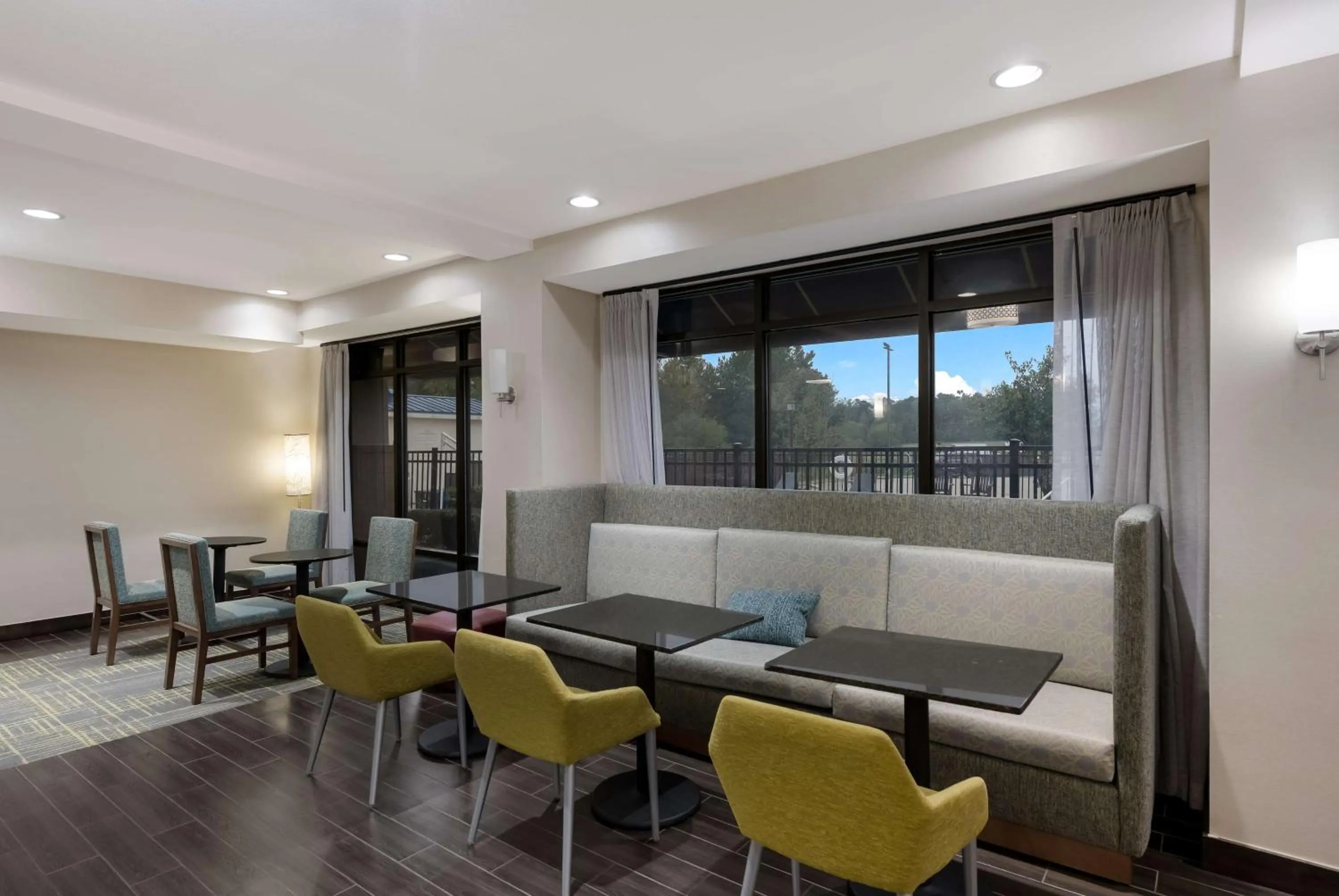 Breakfast in Hampton Inn Marshall