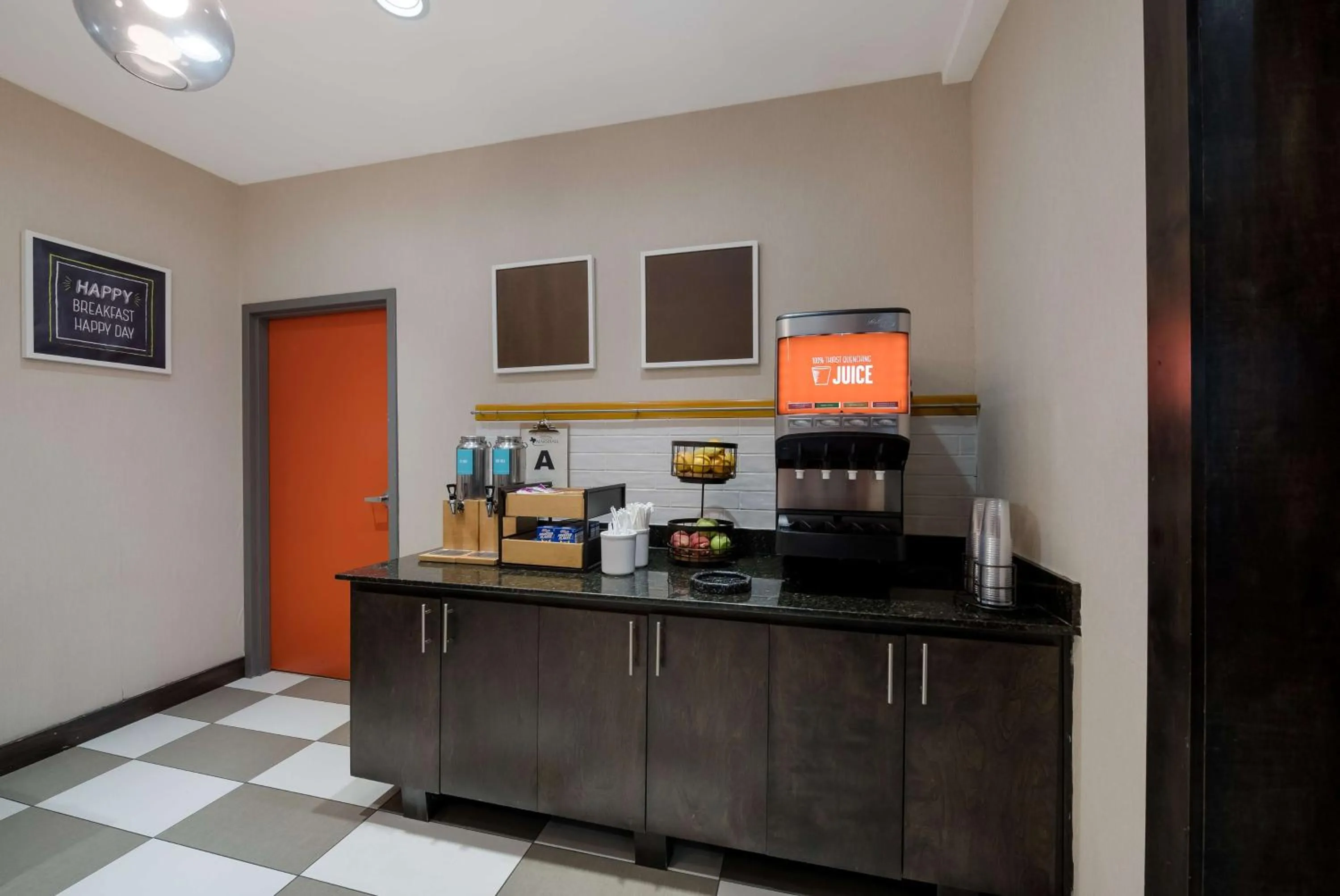 Breakfast in Hampton Inn Marshall