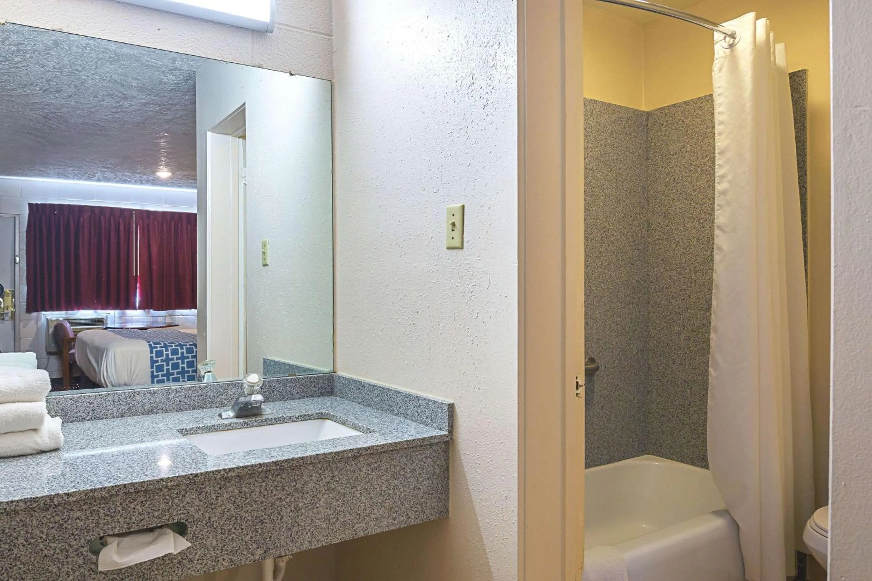 Bathroom in Rodeway Inn Cedar City