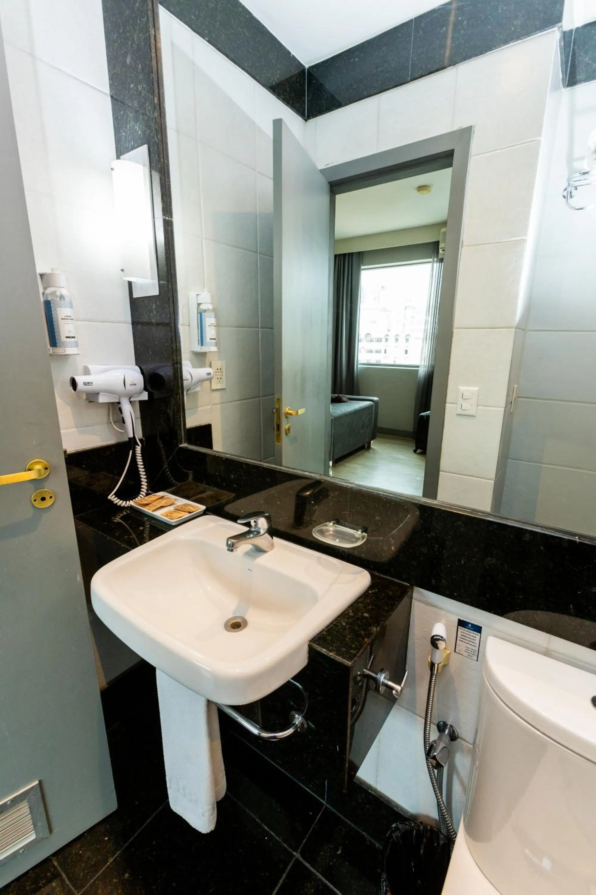 Shower in Royal Golden Hotel - Savassi