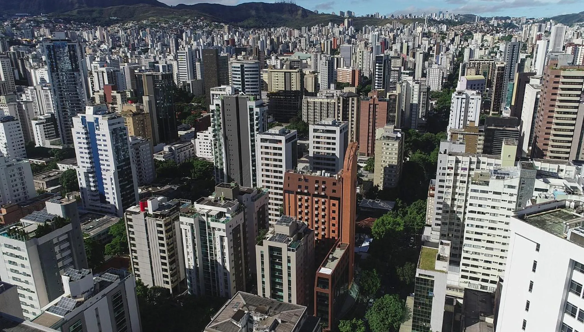 Quiet street view in Royal Collection Savassi