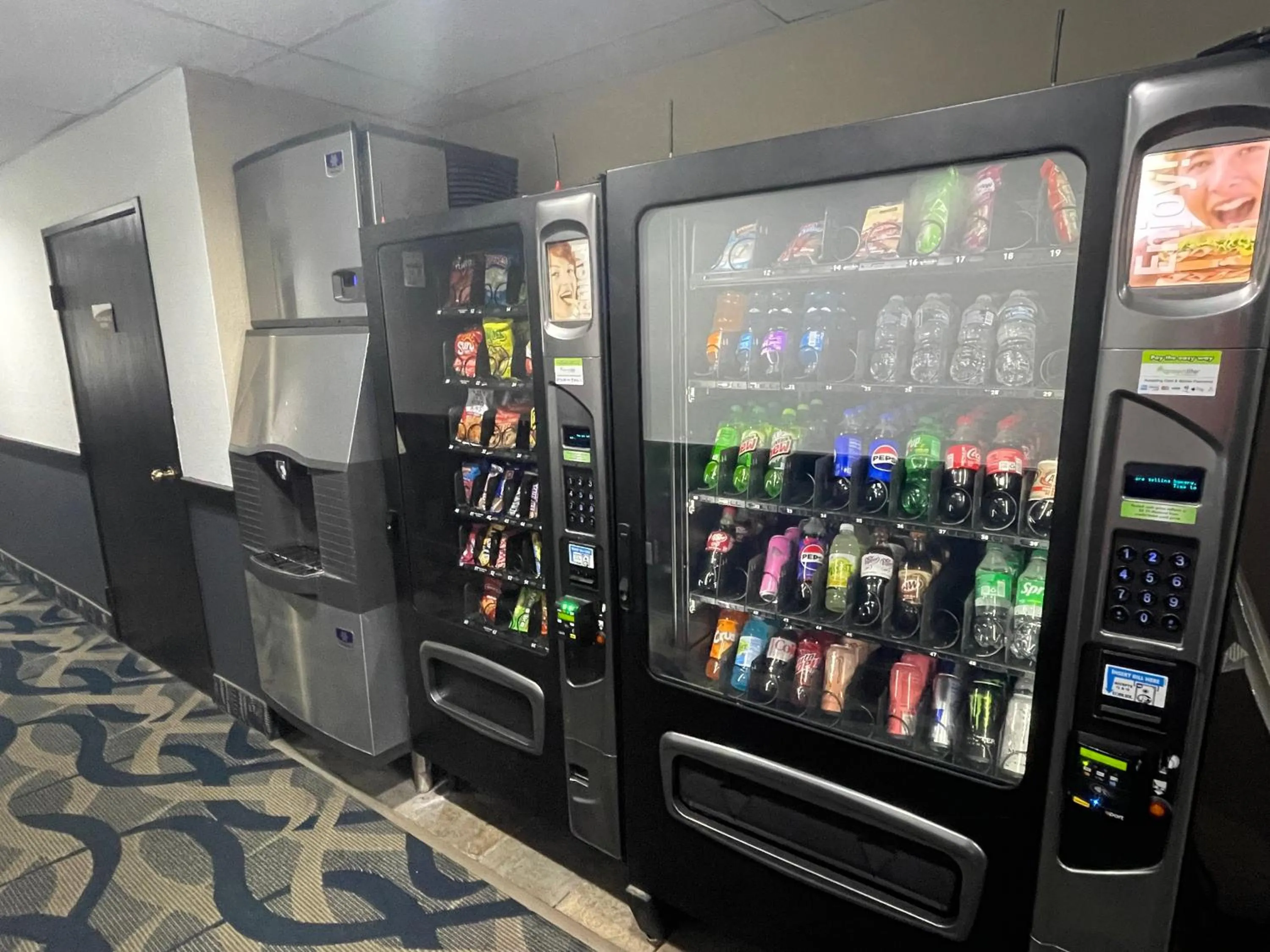 vending machine in New Victorian Inn & Suites Lincoln