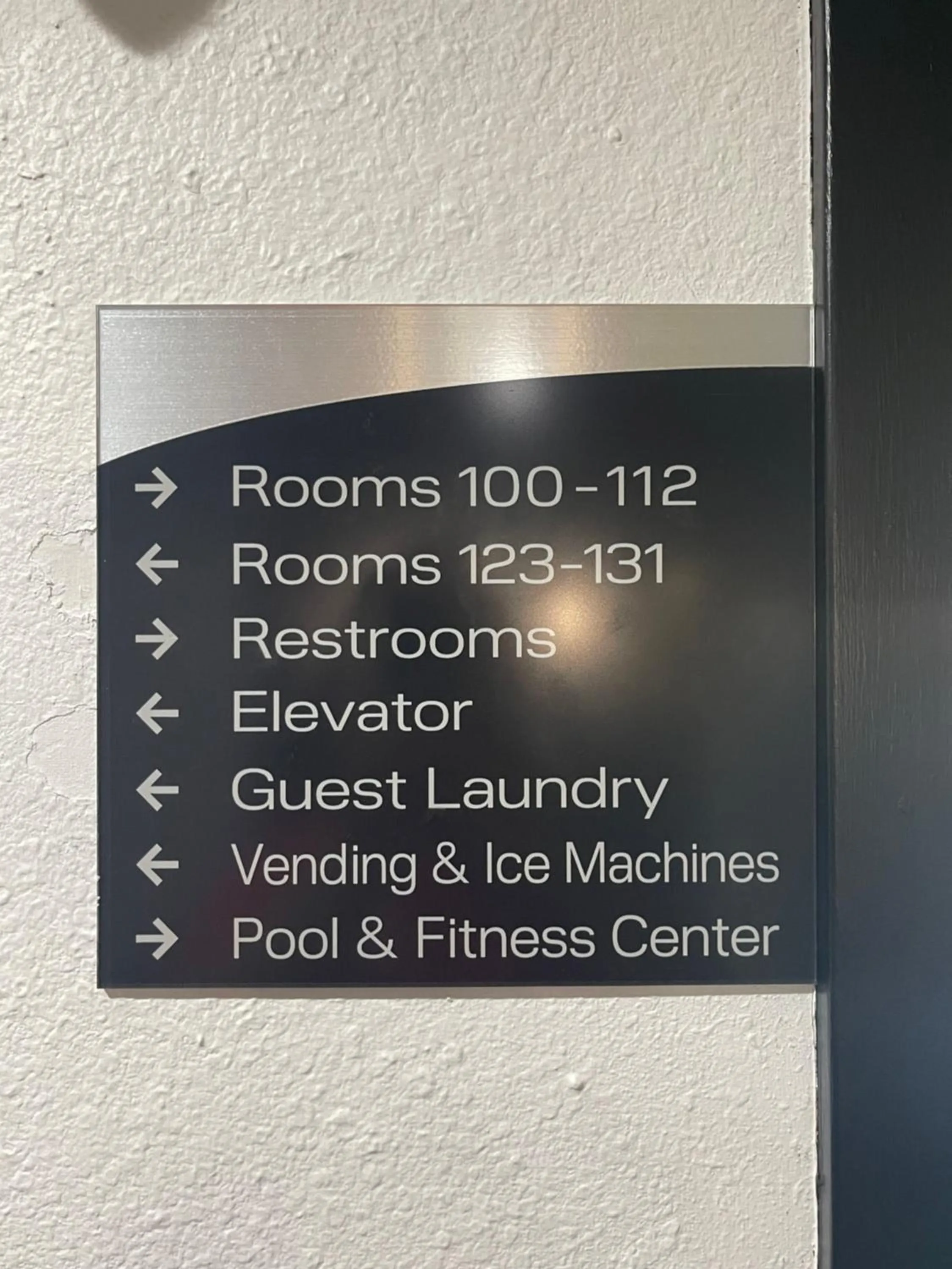 Logo/Certificate/Sign in New Victorian Inn & Suites Lincoln