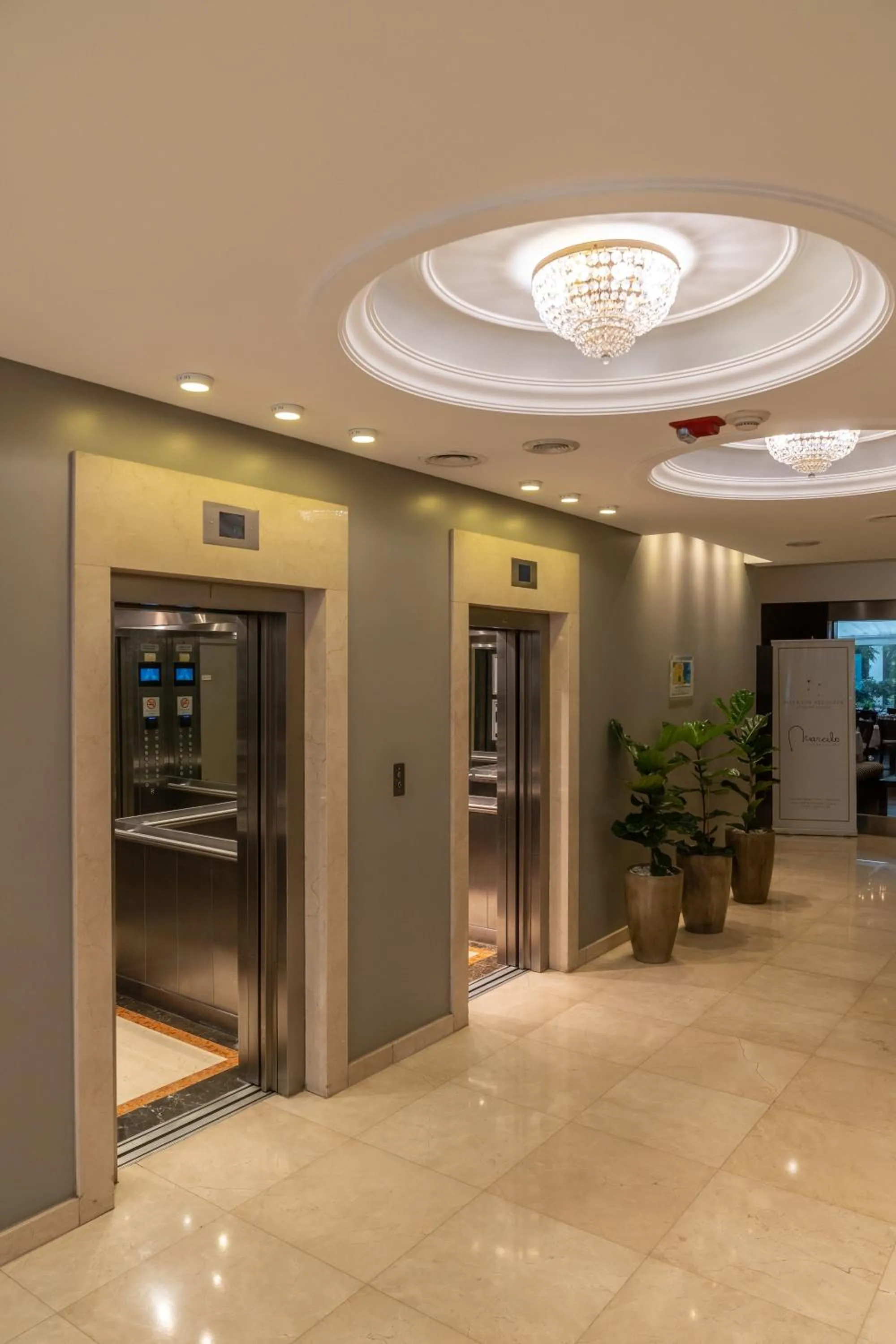 elevator in Hotel Intersur Recoleta