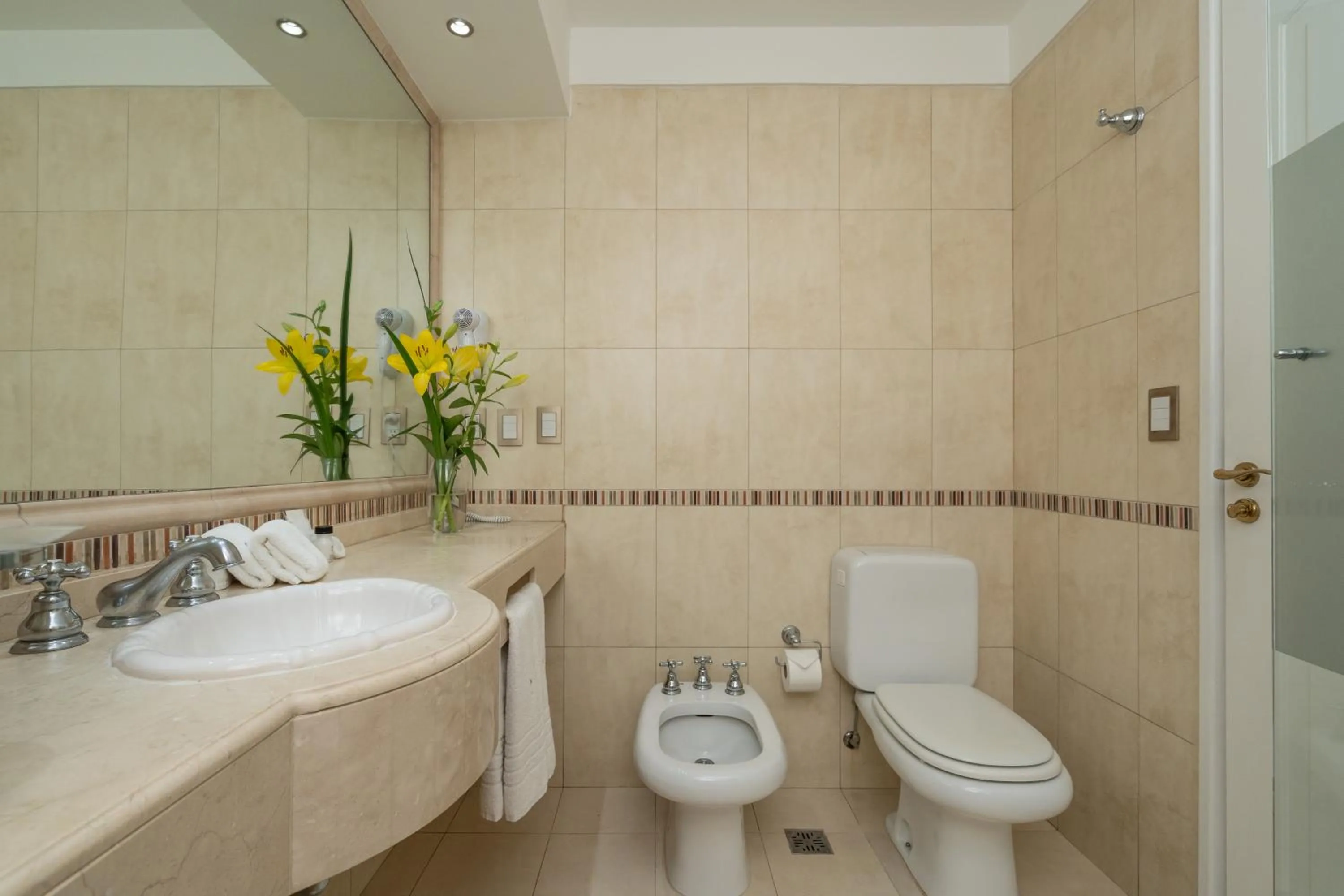 Bathroom in Hotel Intersur Recoleta