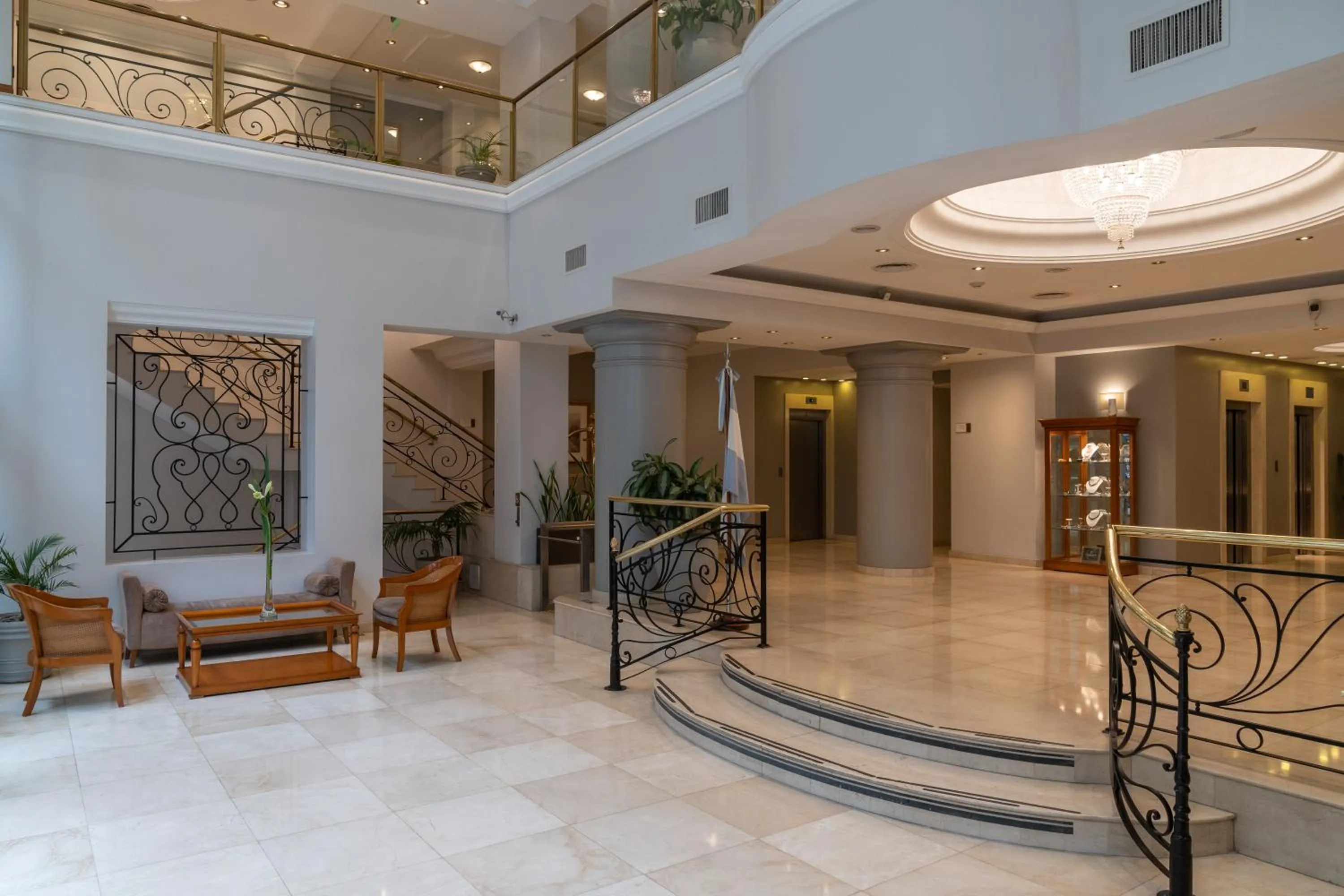 Lobby or reception in Hotel Intersur Recoleta
