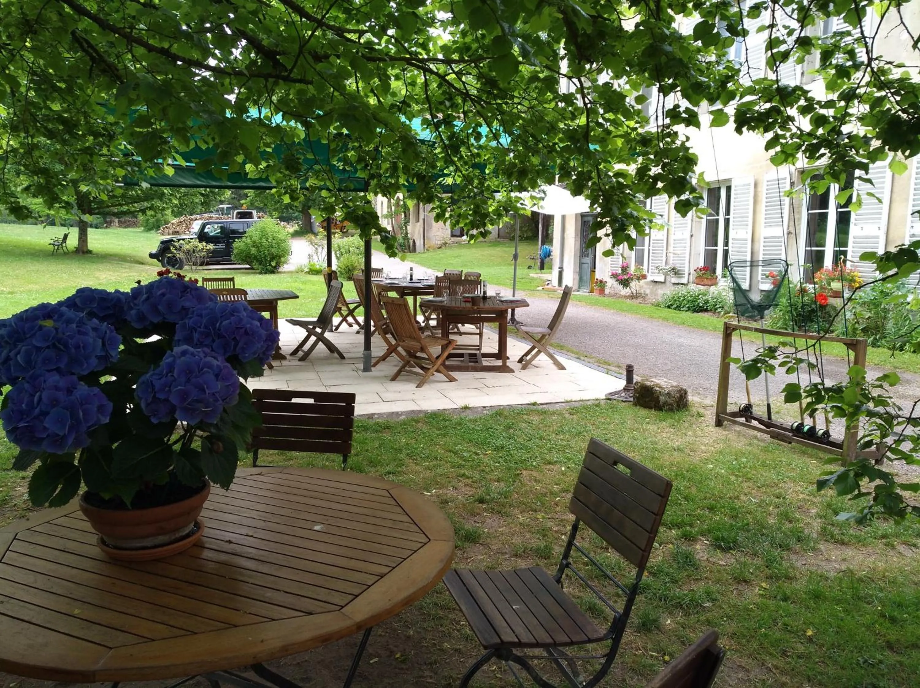 Patio in Lodge Hôtel de Sommedieue Verdun