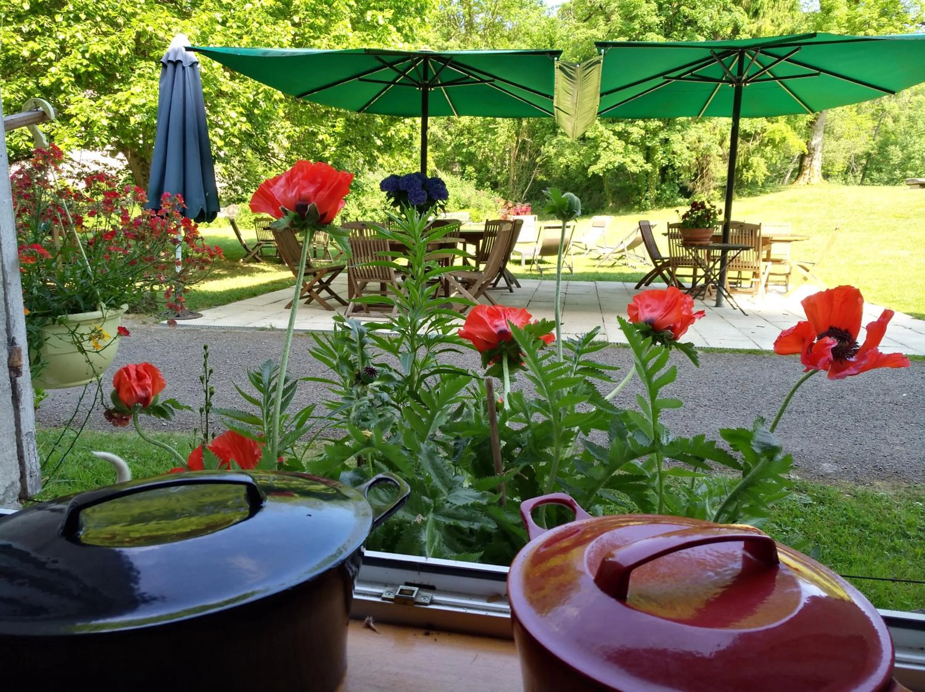 Patio in Lodge Hôtel de Sommedieue Verdun