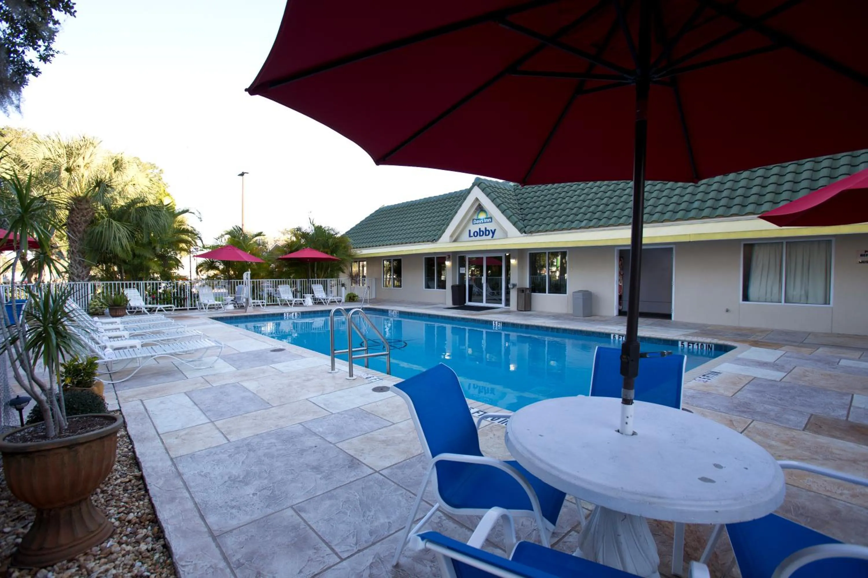 Swimming pool in Days Inn by Wyndham Port Charlotte Town Center