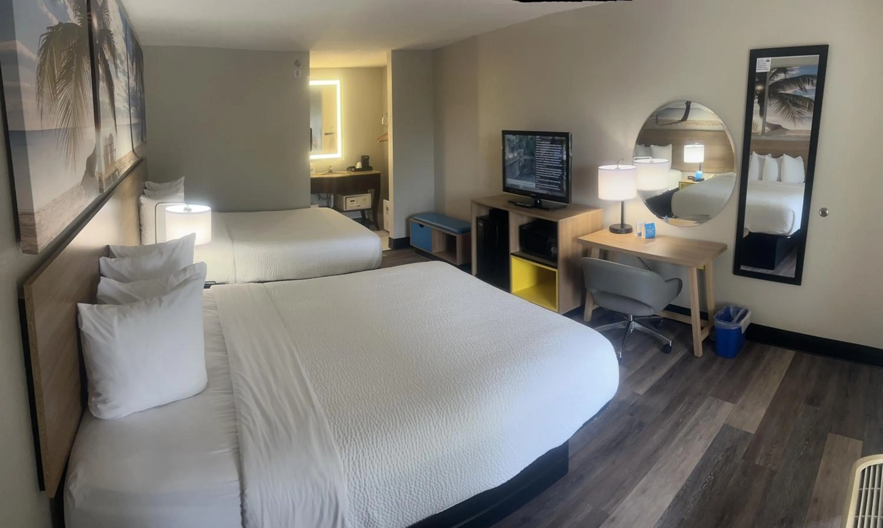 Bed in Days Inn by Wyndham Port Charlotte Town Center