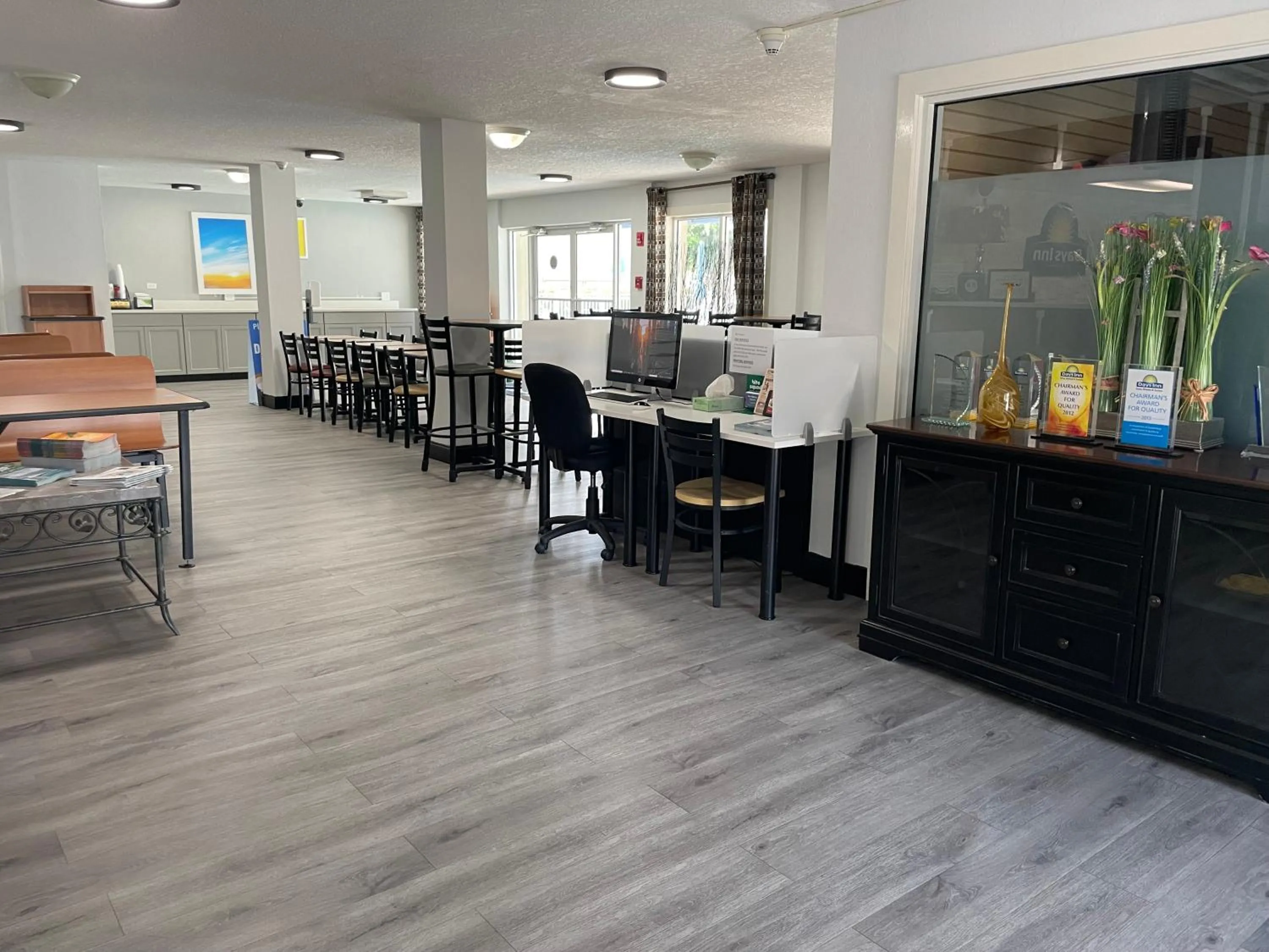 Lobby or reception in Days Inn by Wyndham Port Charlotte Town Center