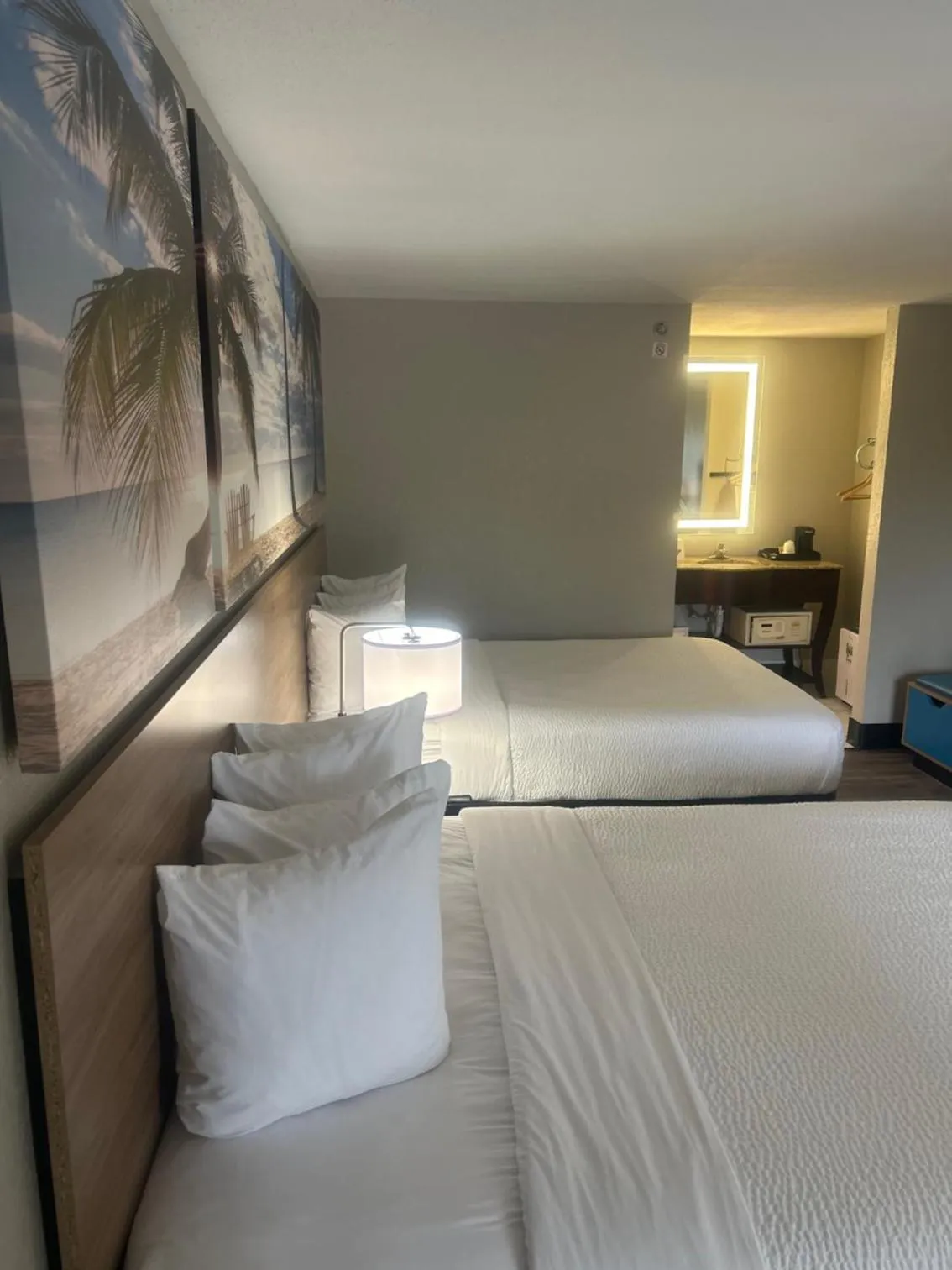 Bed in Days Inn by Wyndham Port Charlotte Town Center