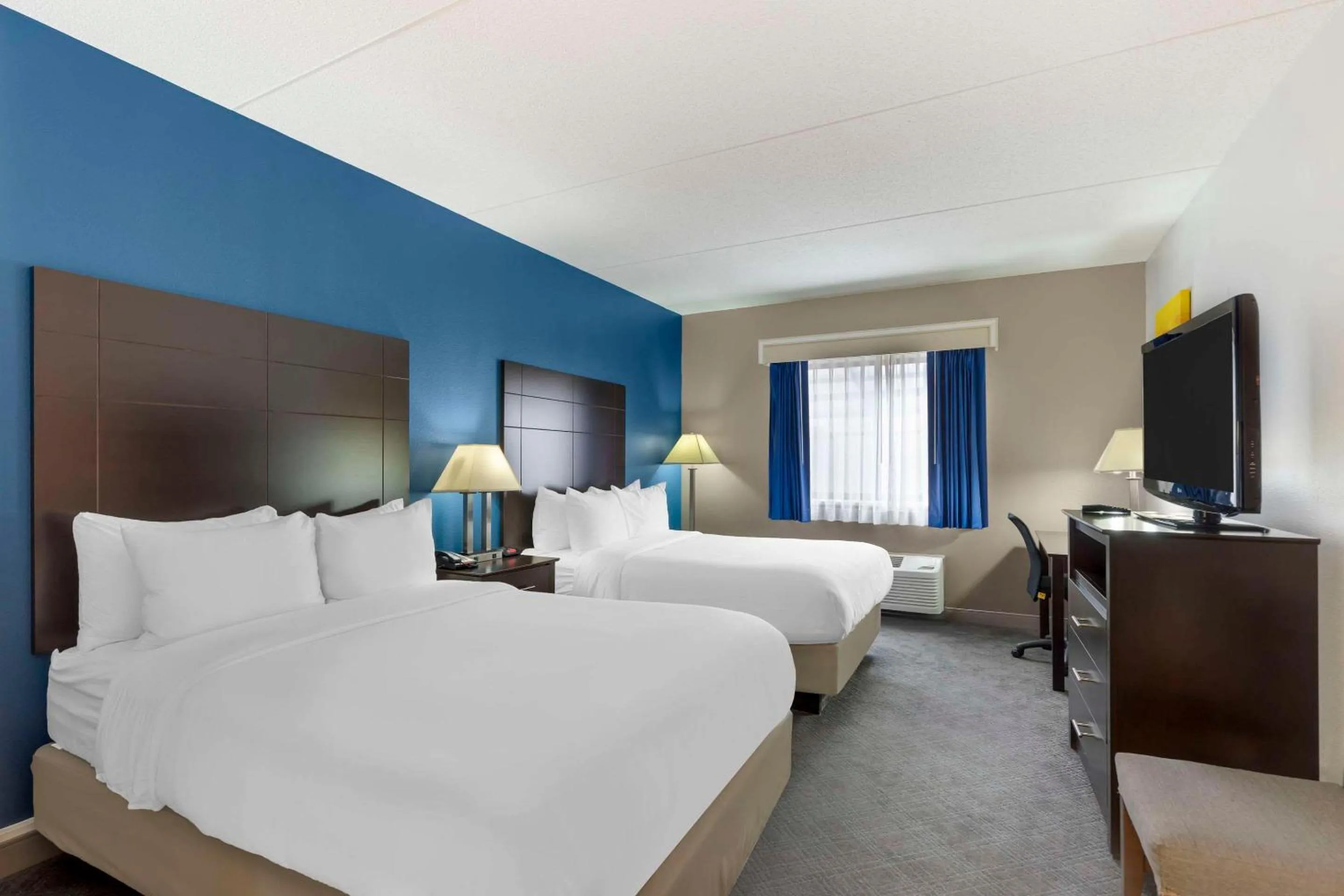 Bedroom, Bed in Comfort Inn & Suites Mundelein-Vernon Hills