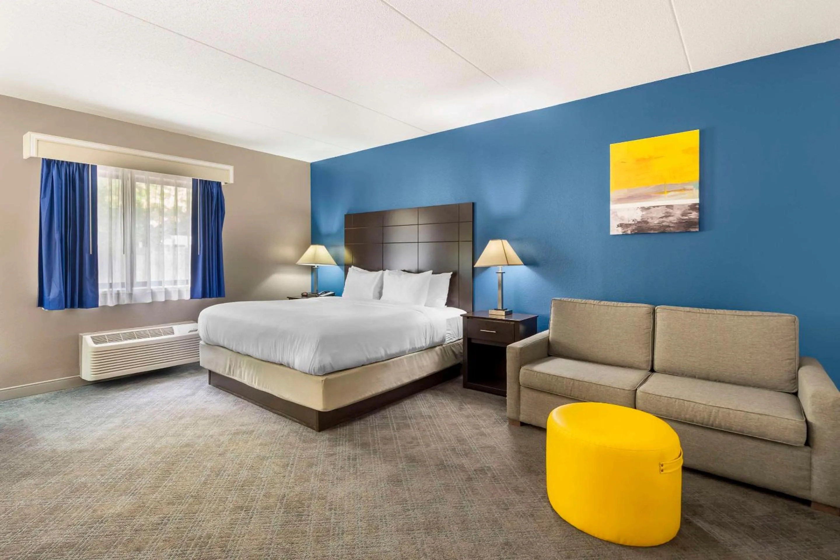 Bed in Comfort Inn & Suites Mundelein-Vernon Hills