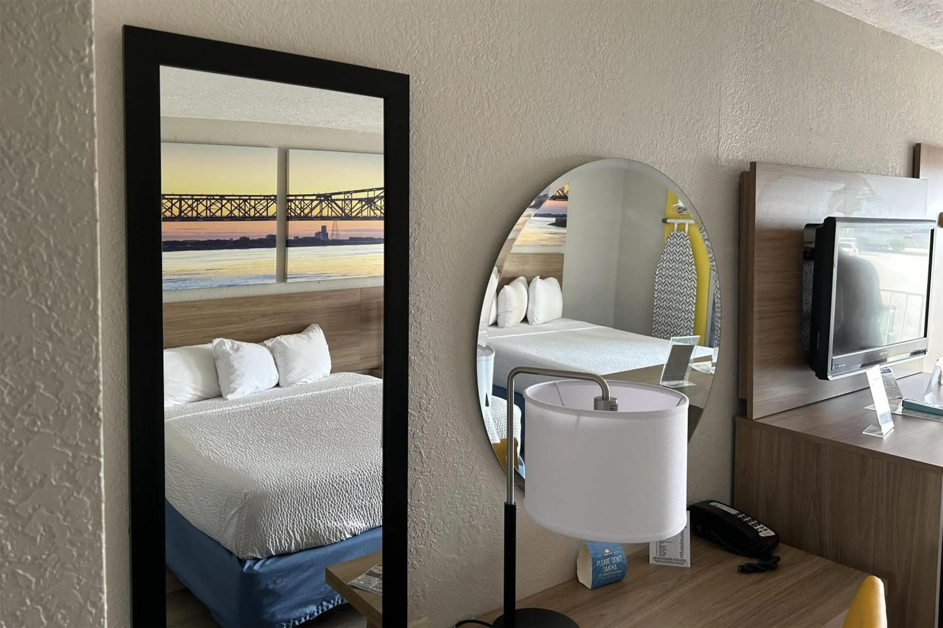 Photo of the whole room, Bed in Days Inn by Wyndham Louisville Airport Fair and Expo Center